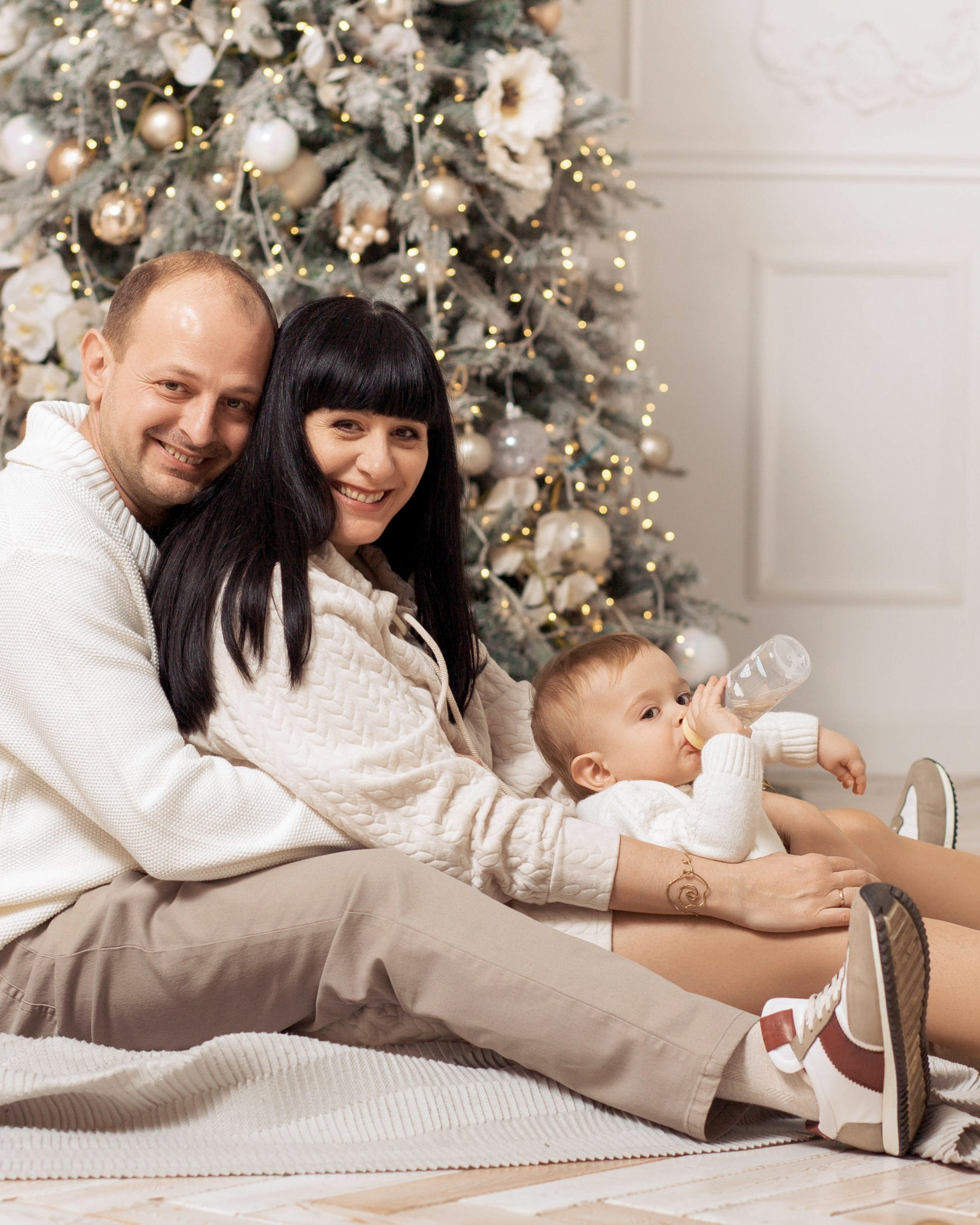 Новогодняя фотосессия в студии в городе Ростове-на-Дону для Александра, Лии и Артёма