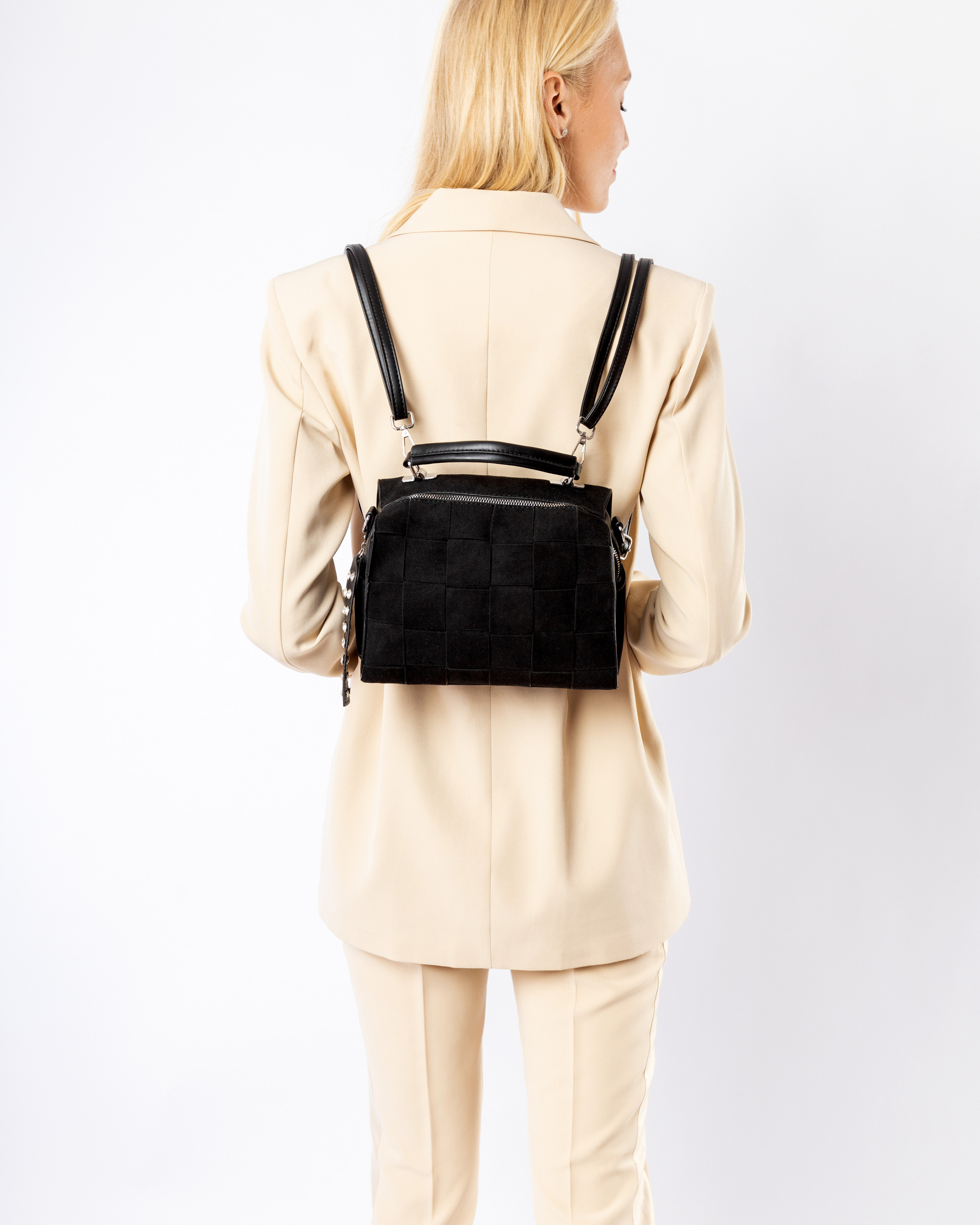 Модельная фотосъемка для маркетплейса.