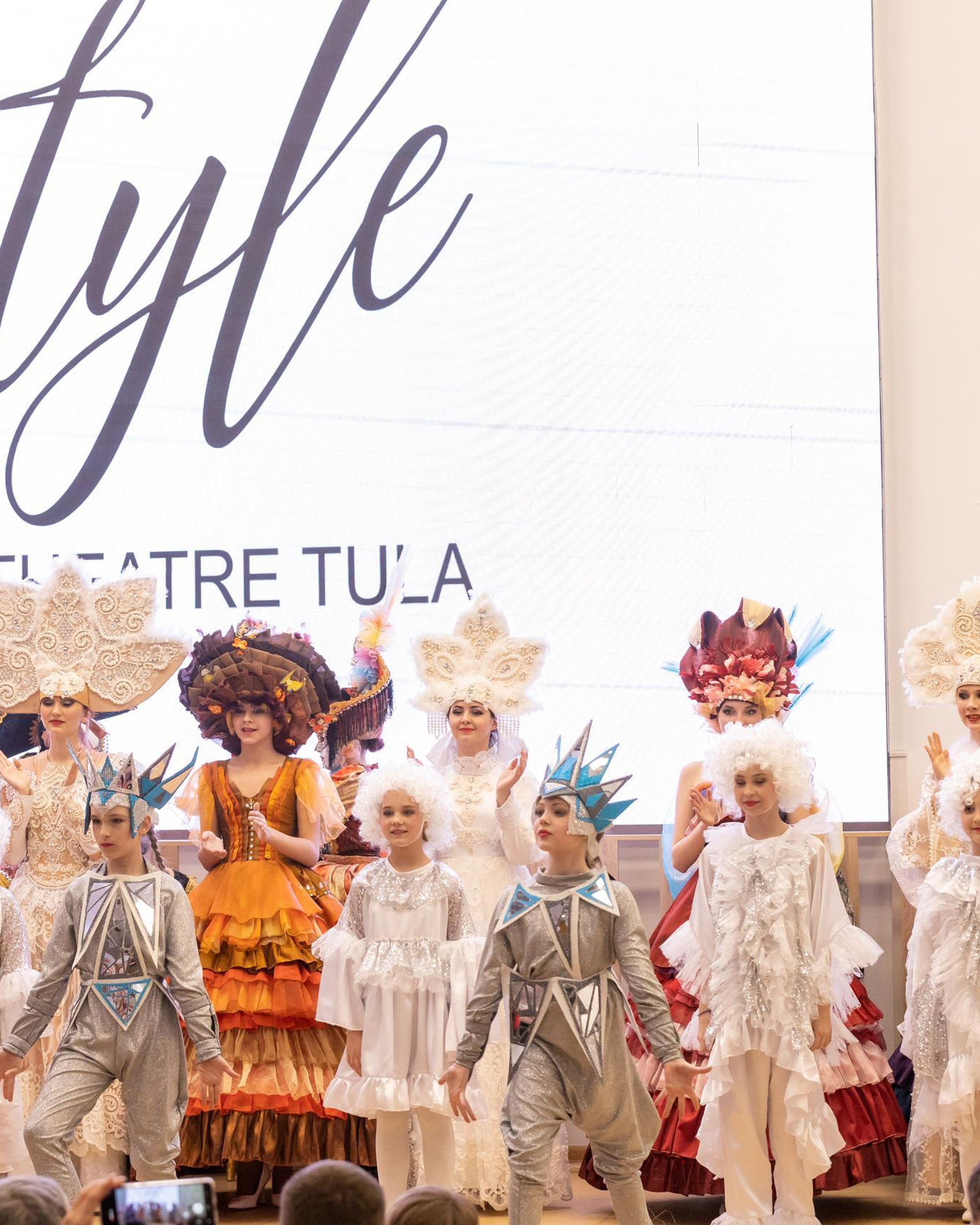 Репортаж 70-200 f2.8 Tamron g2. Показ театр моды «Стиль» («Style» город Тула).