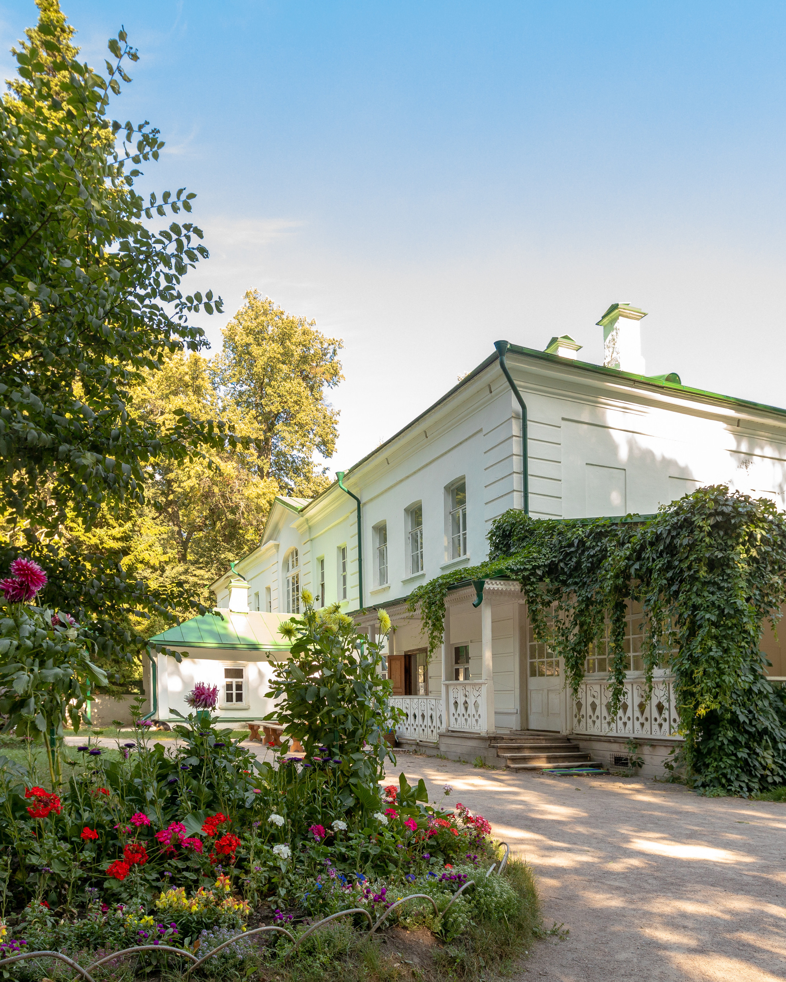 Усадьба Л.&nbsp;Н.&nbsp;Толстого «Ясная Поляна» летом.