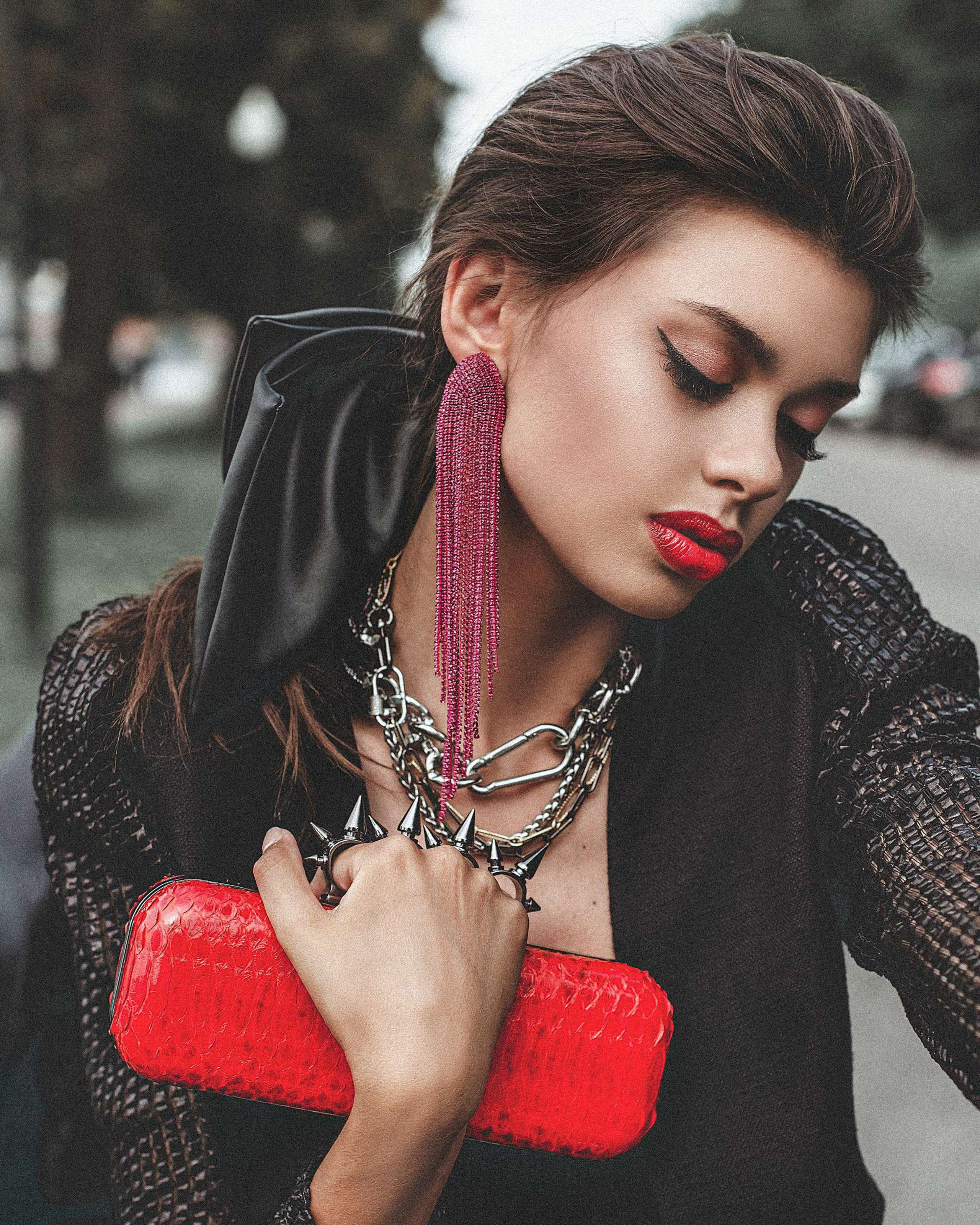 PASSION IN THE GREY CITY for RED HOT MONDE