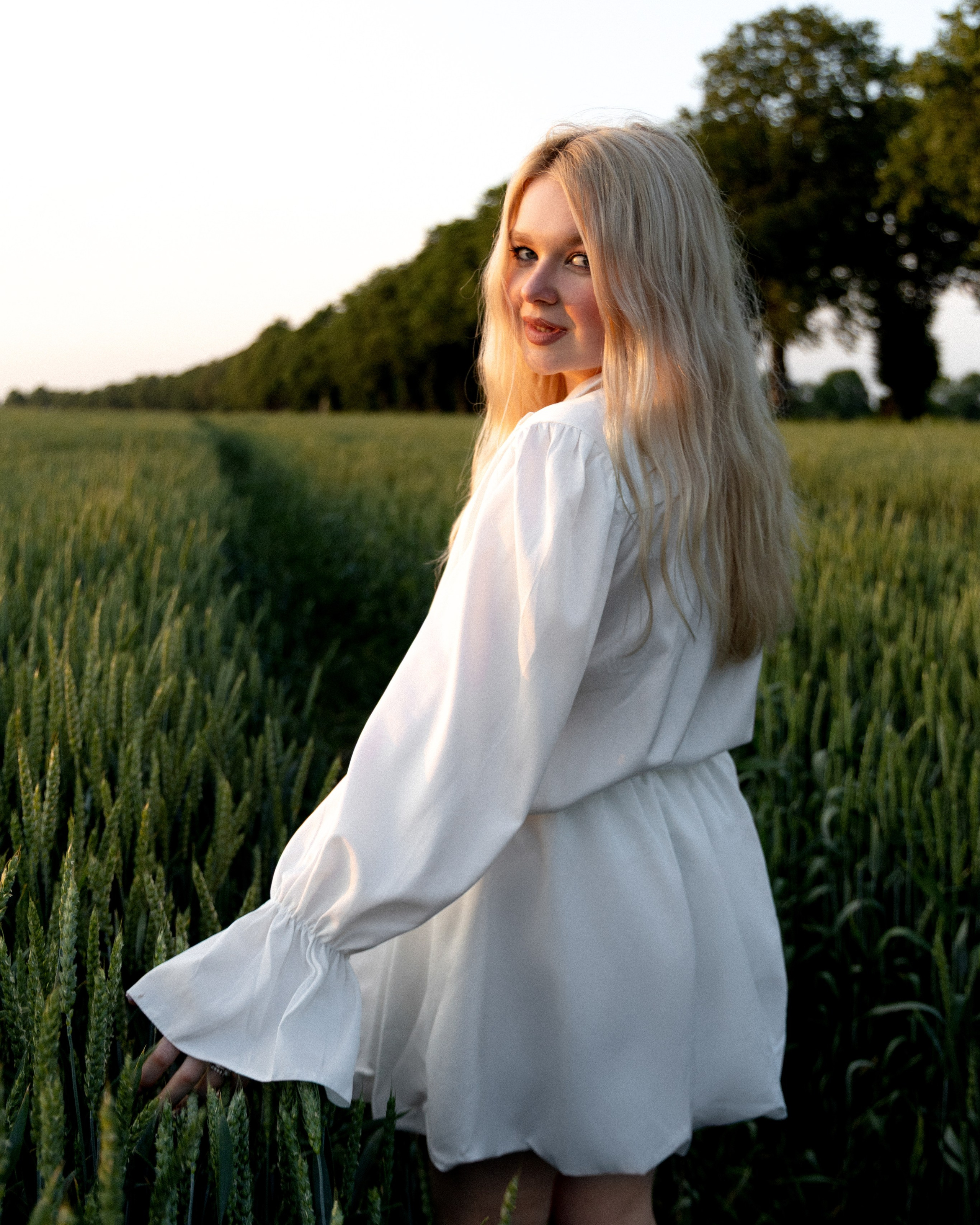 Эмилия | в поле