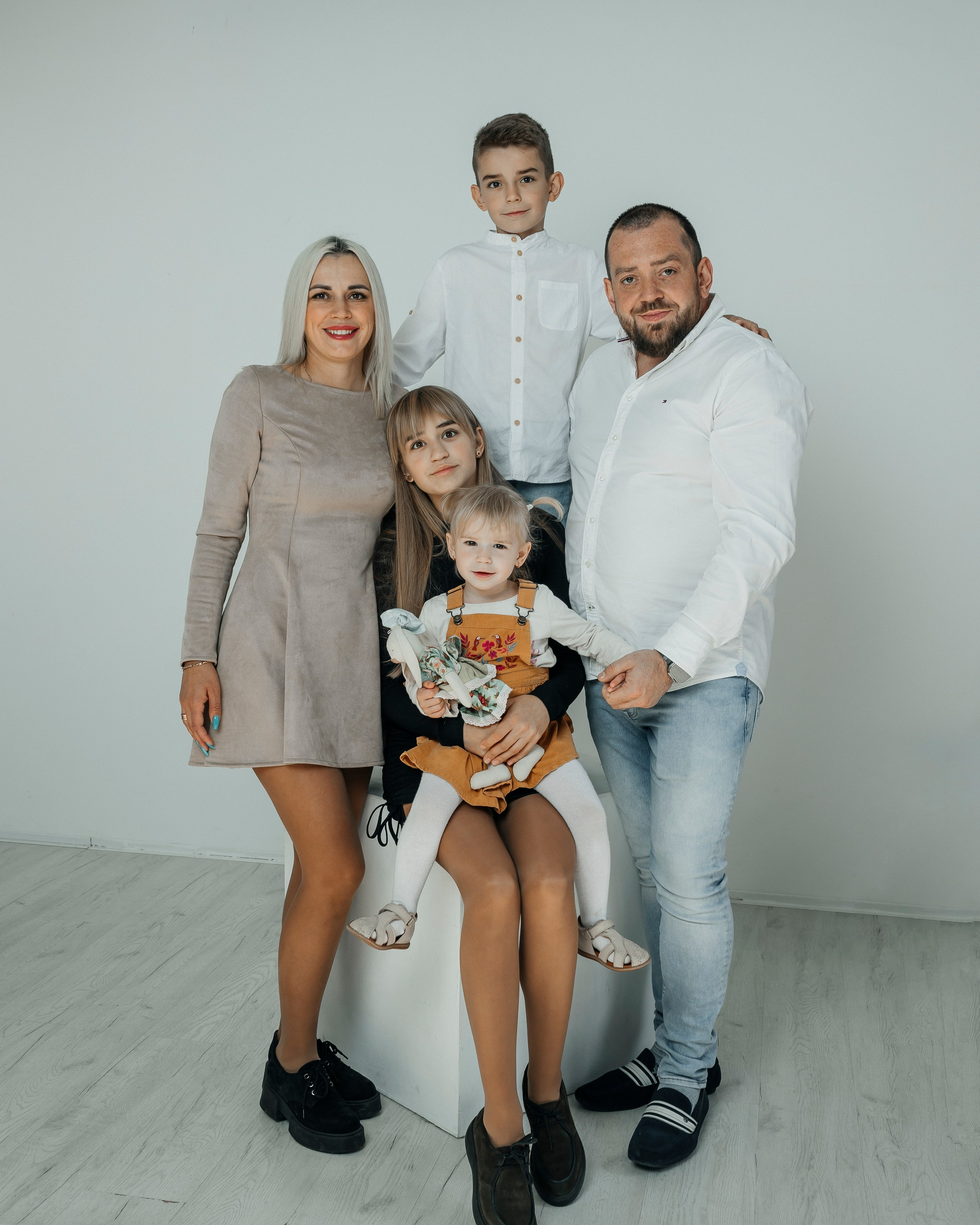 Светлана и Олег с детишками)