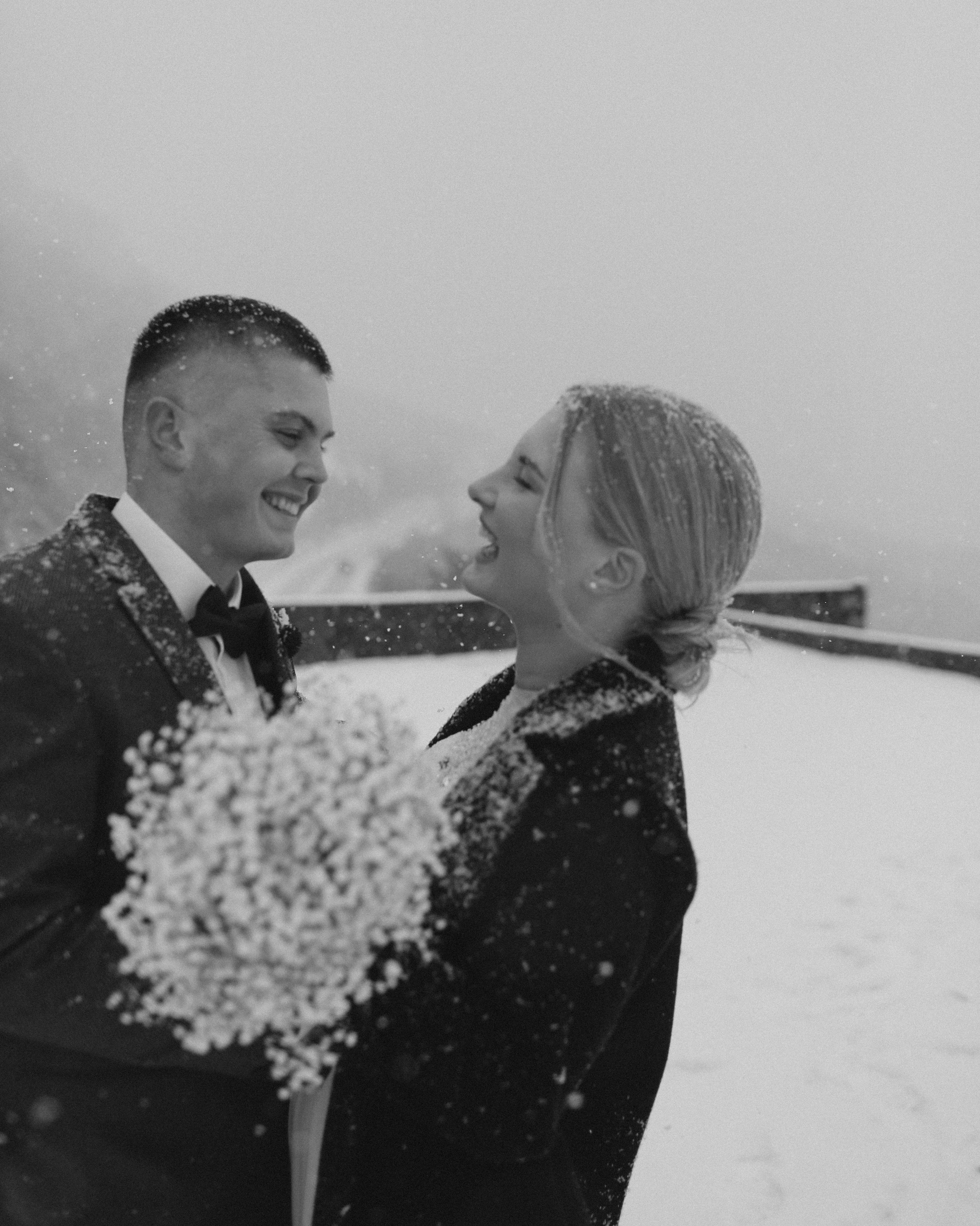 пошёл снег