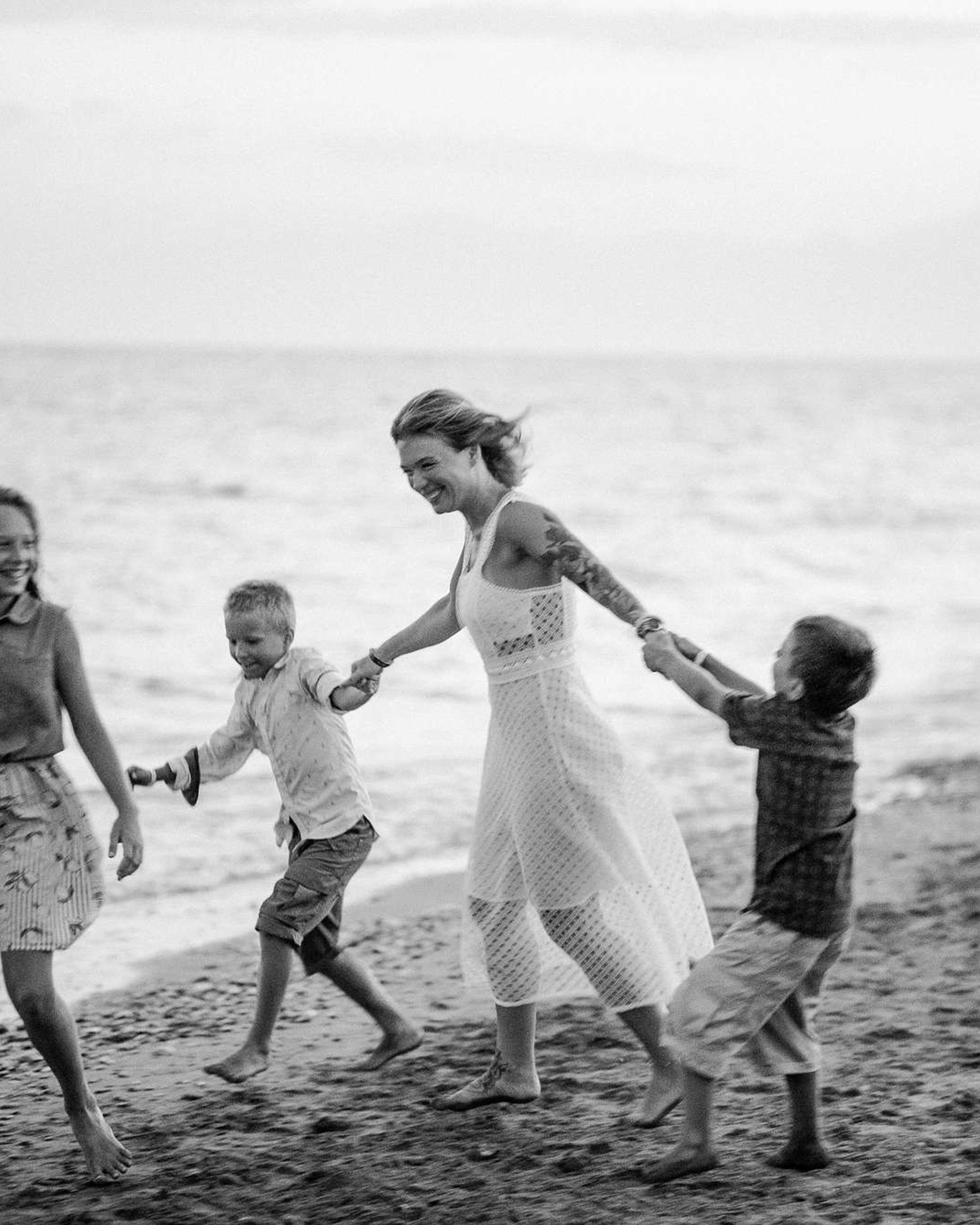 Вика с детьми