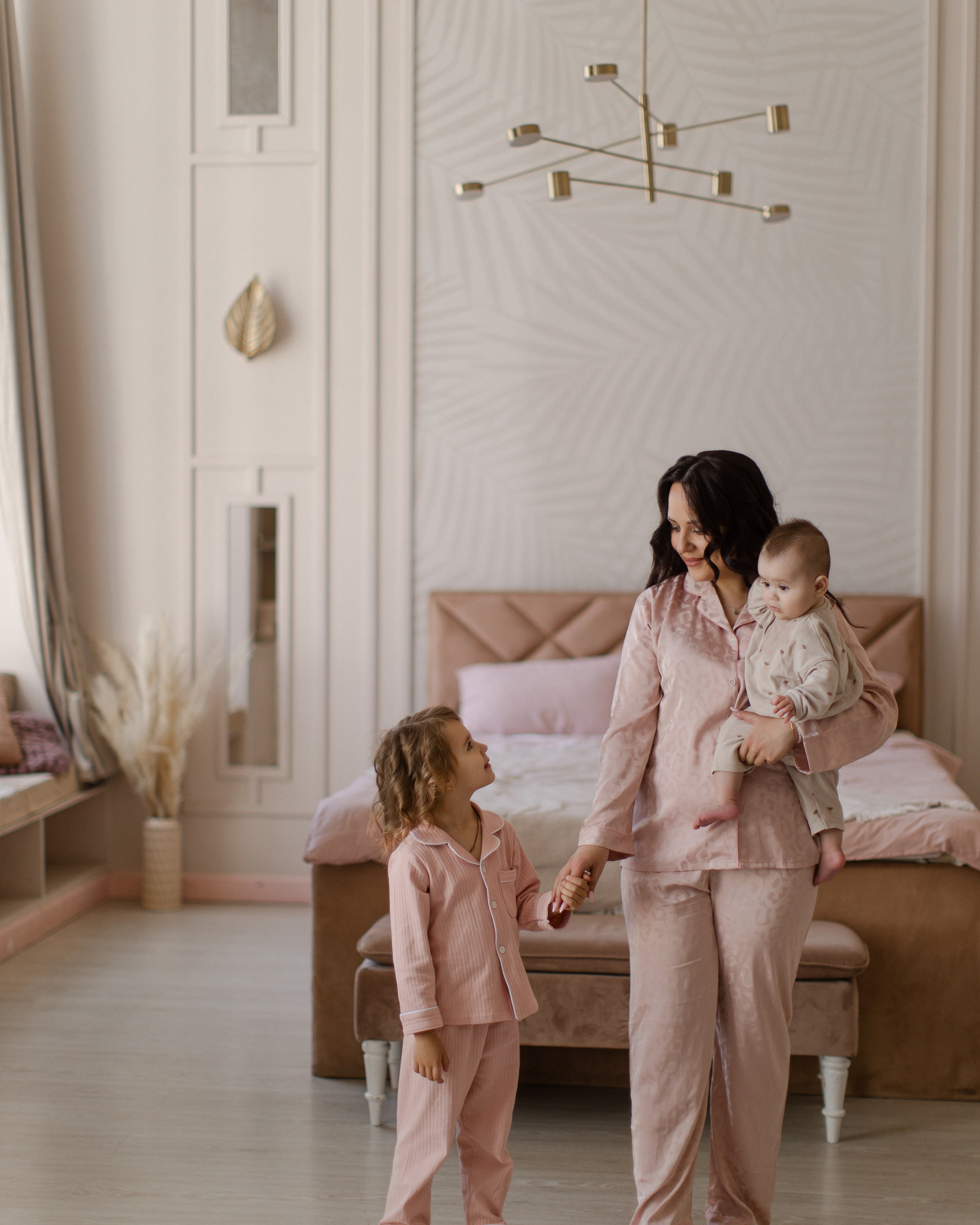 Света с дочками