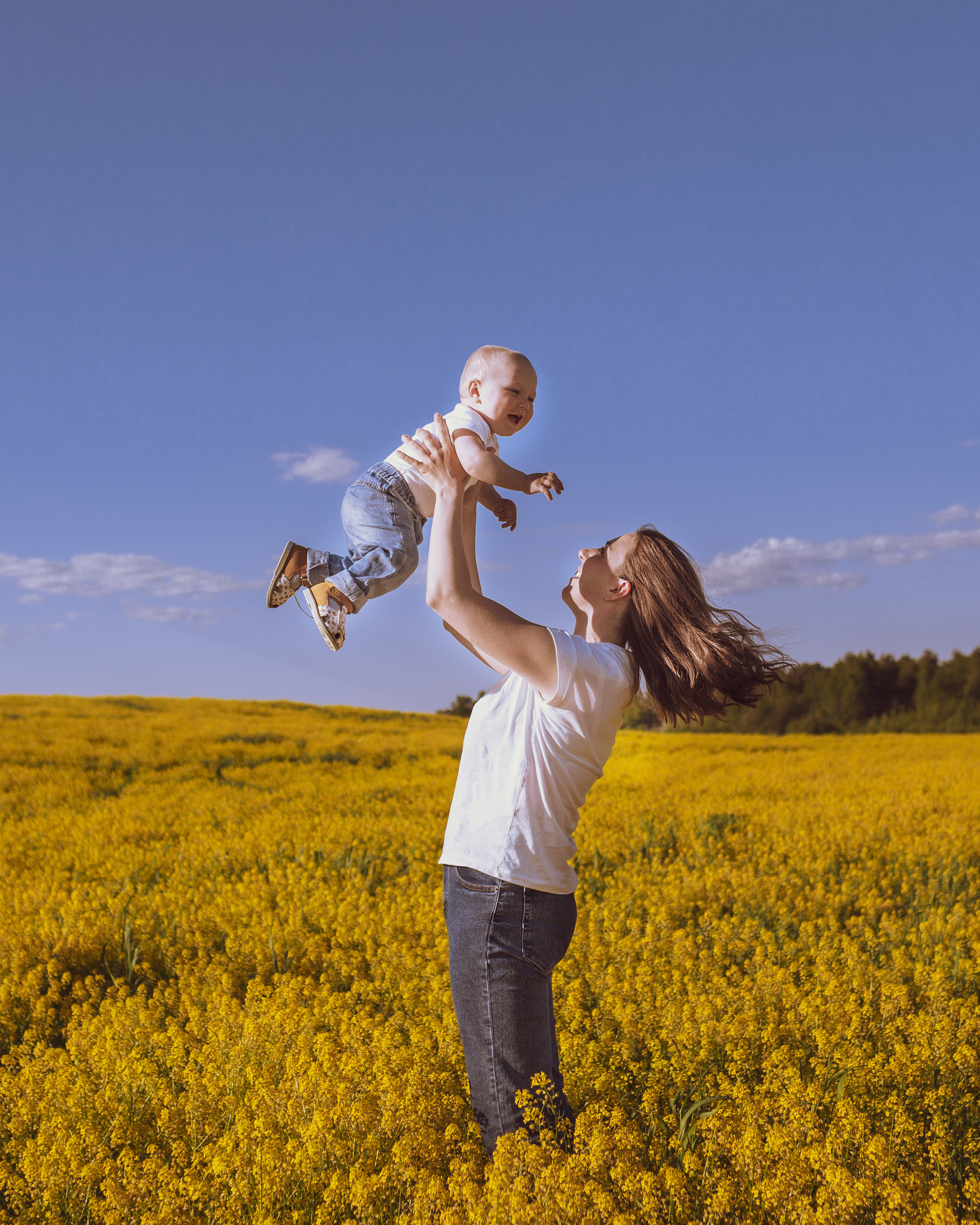 Летняя фотосессия с детьми на природе в цветущих полях | Елена, Приозерск