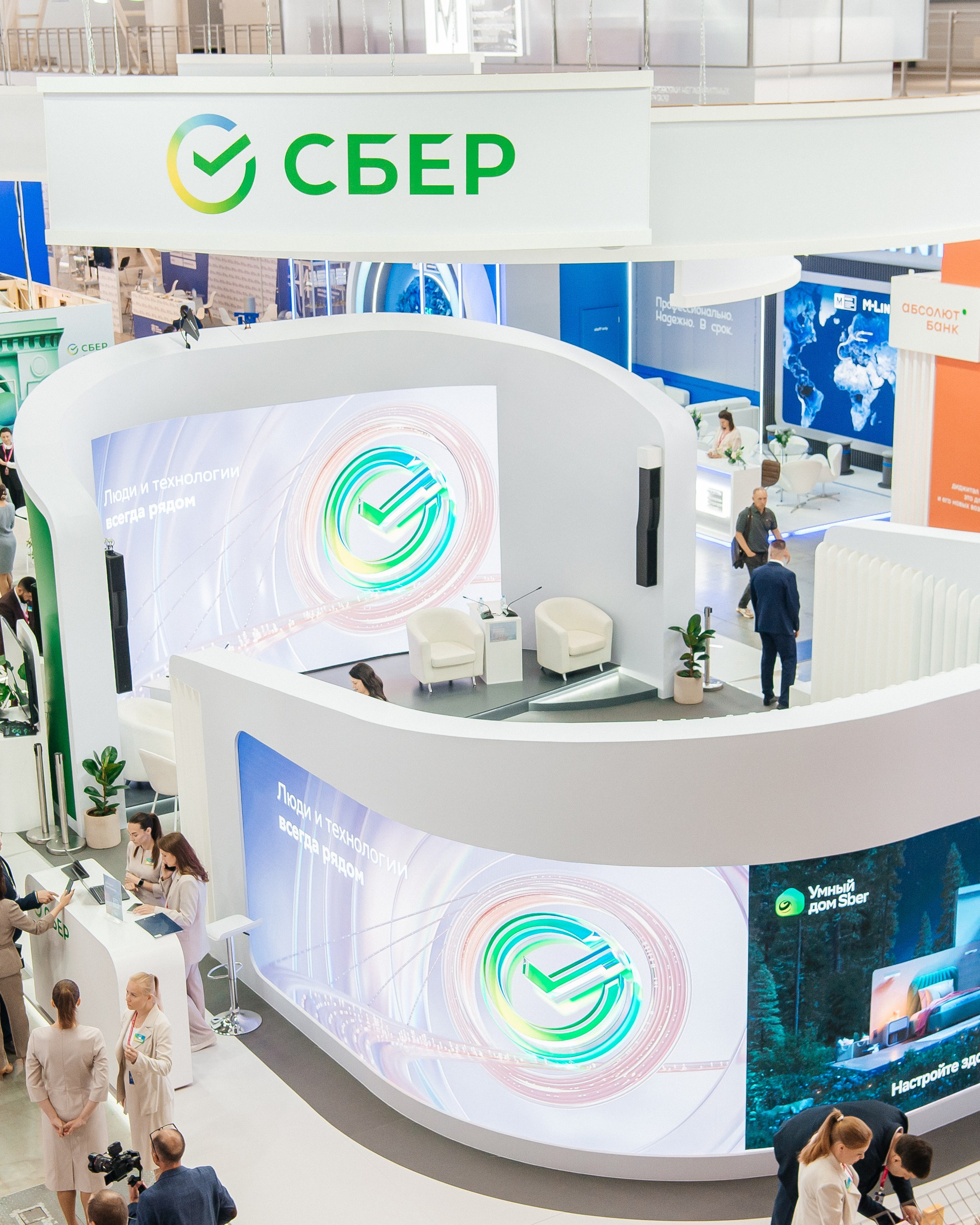 Стенд Сбера на Иннопром 2025
