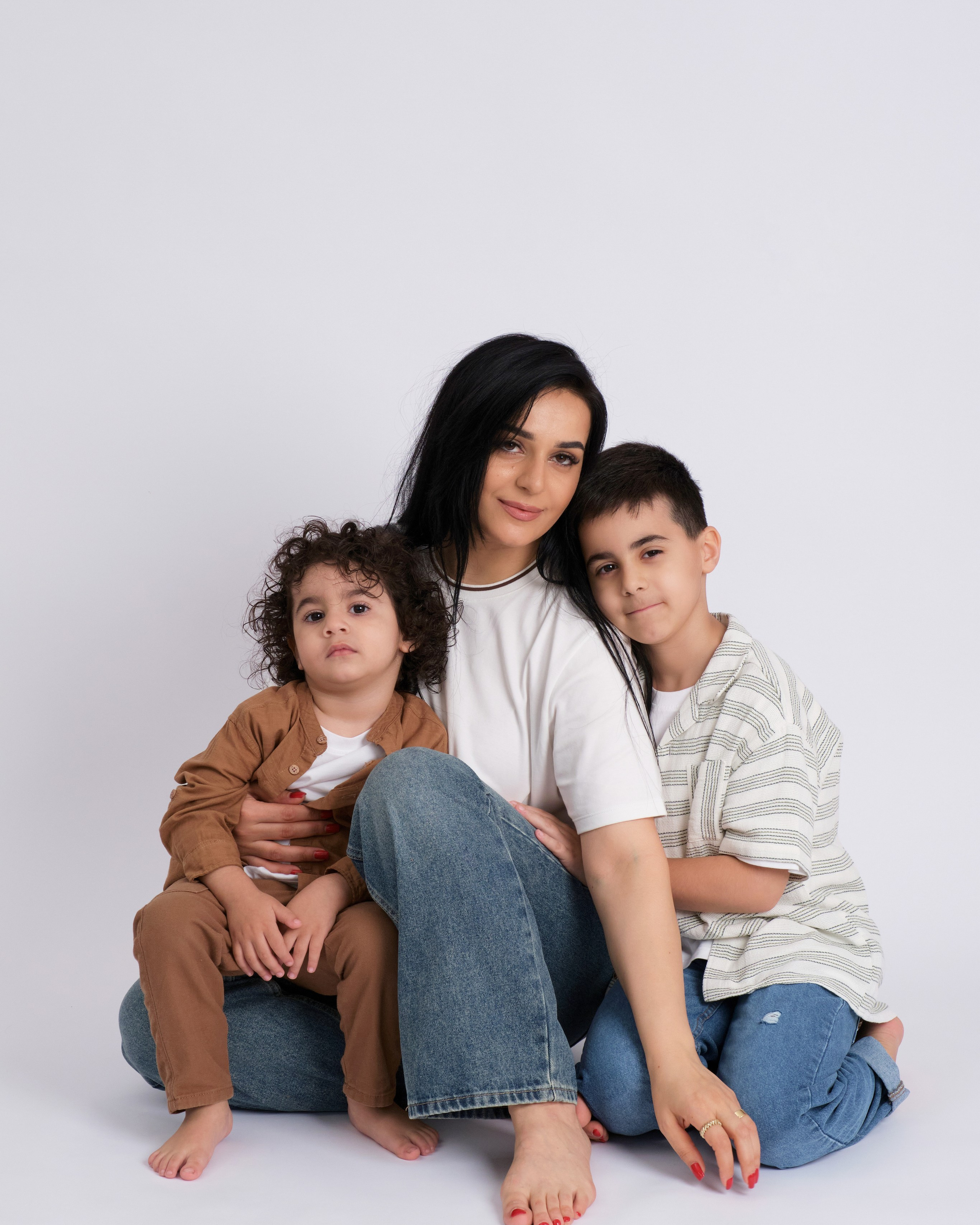 Лилит с прекрасными парнями