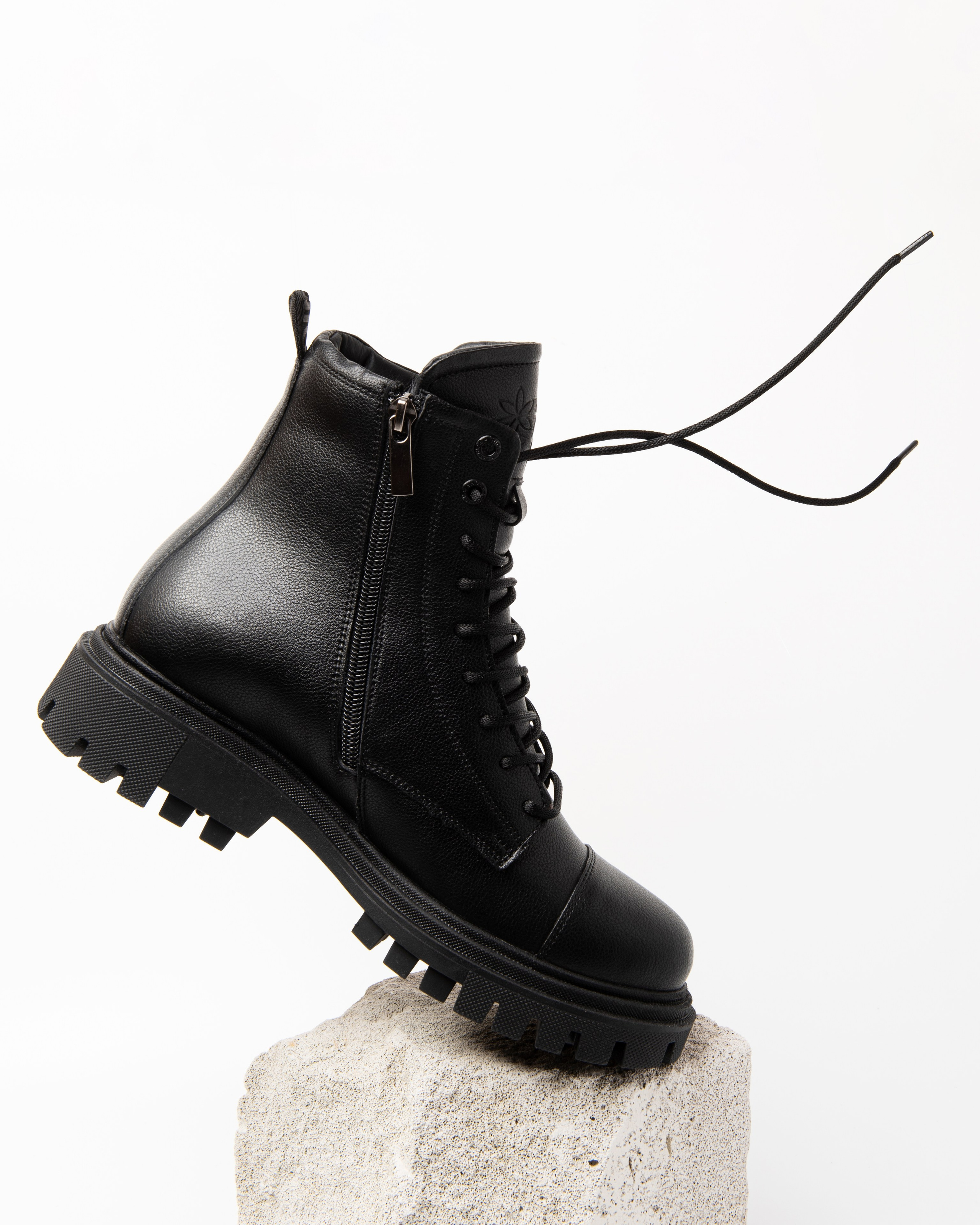 Обувь и аксессуары