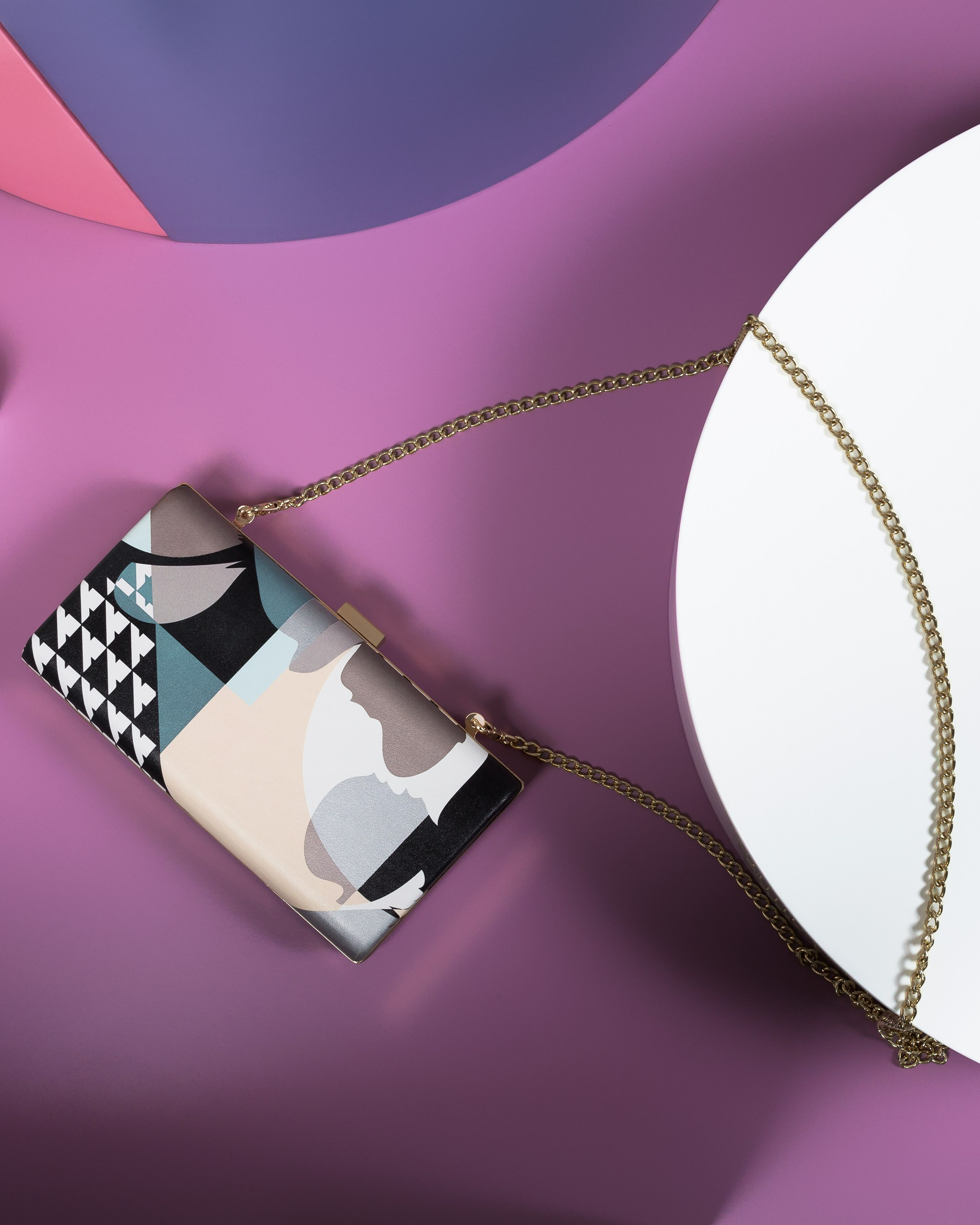 Обувь и аксессуары