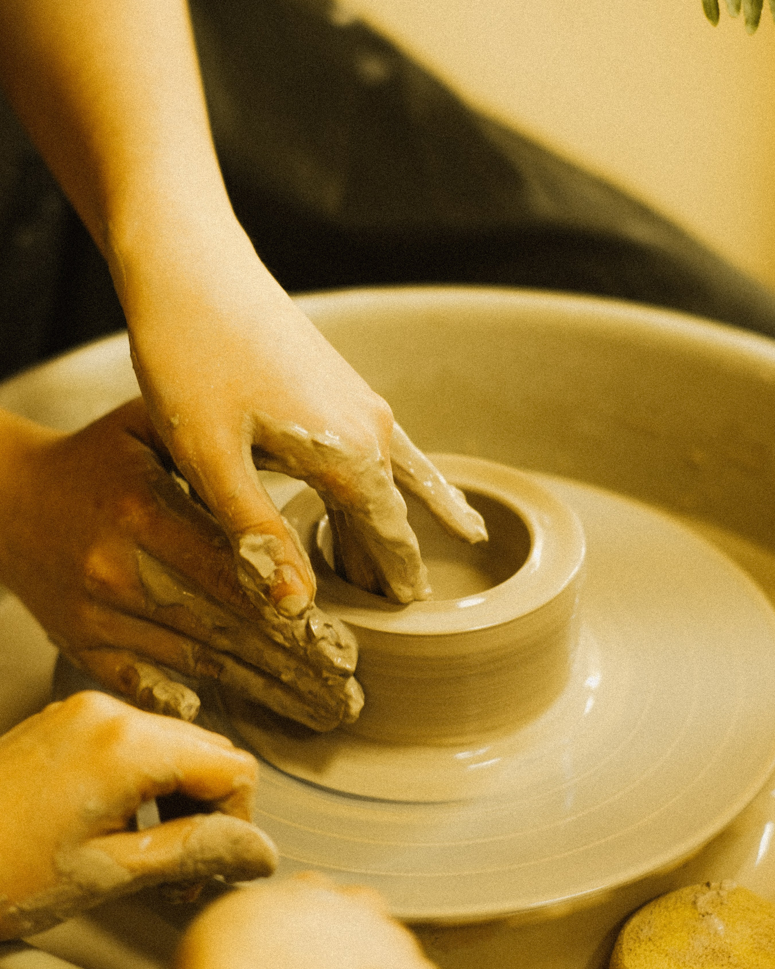 Контент для студии керамики «Flowers & Chill»