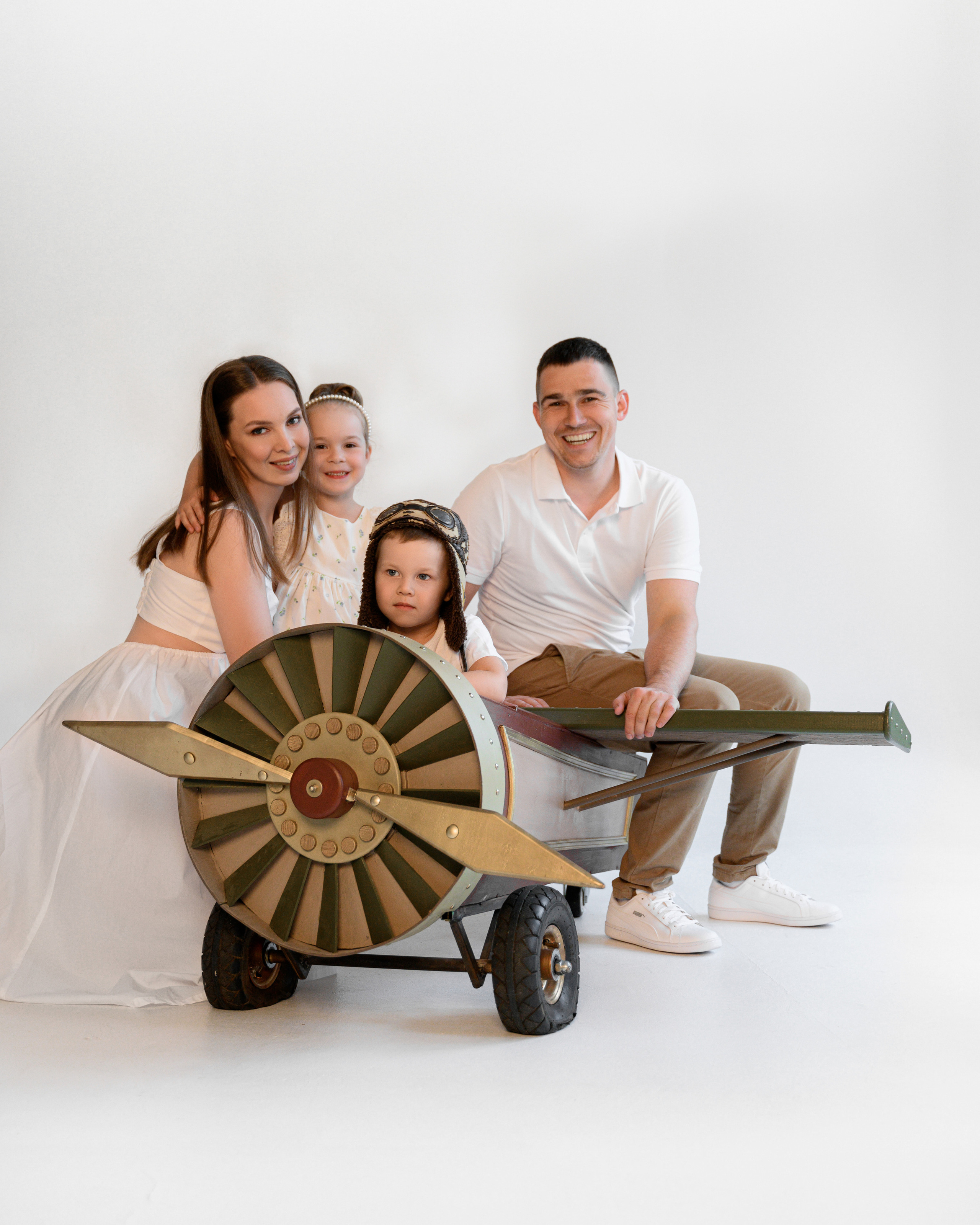 Лиана, Саша, Мия и Макс