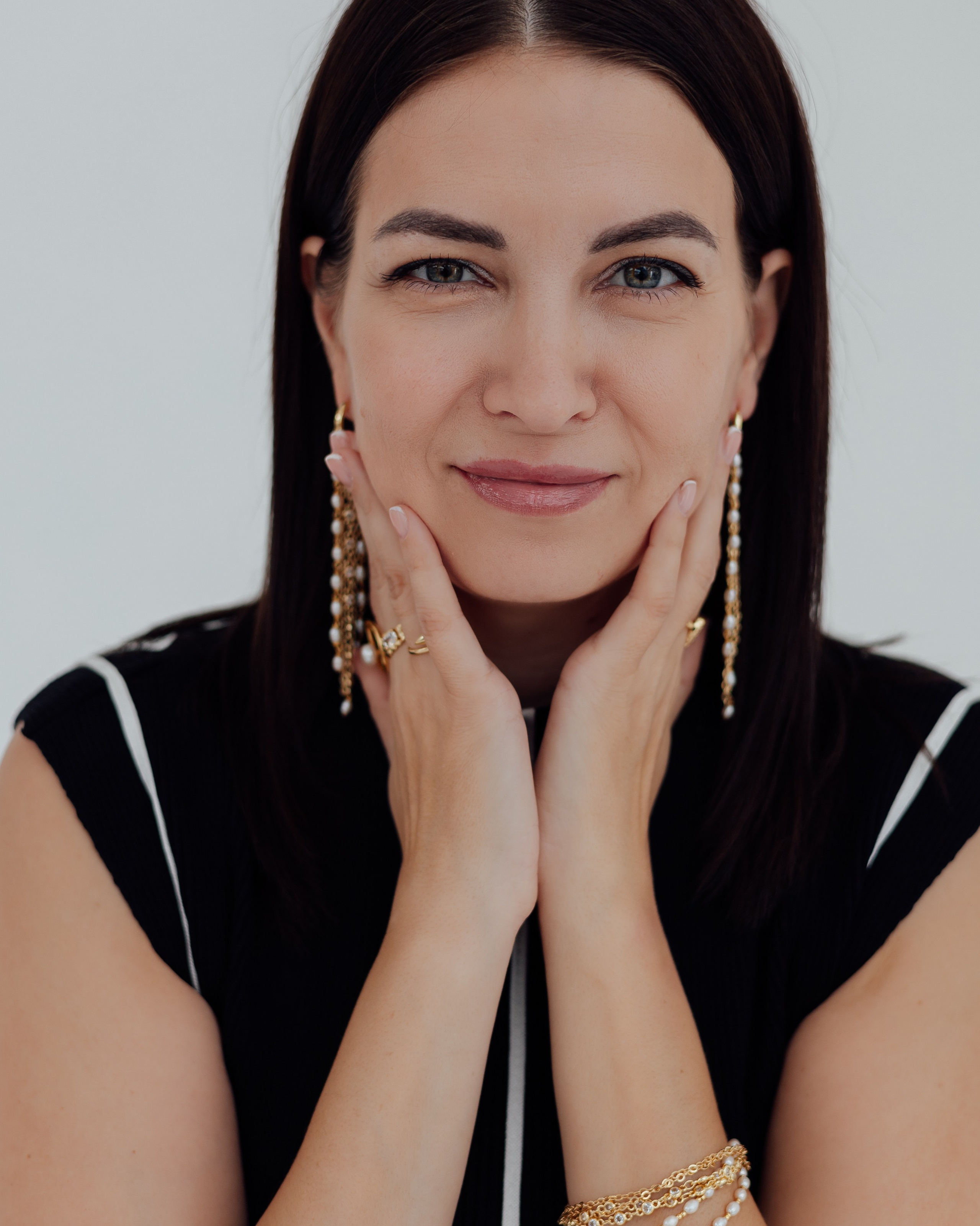 Олеся — дизайнер украшений ручной работы (контент съёмка)