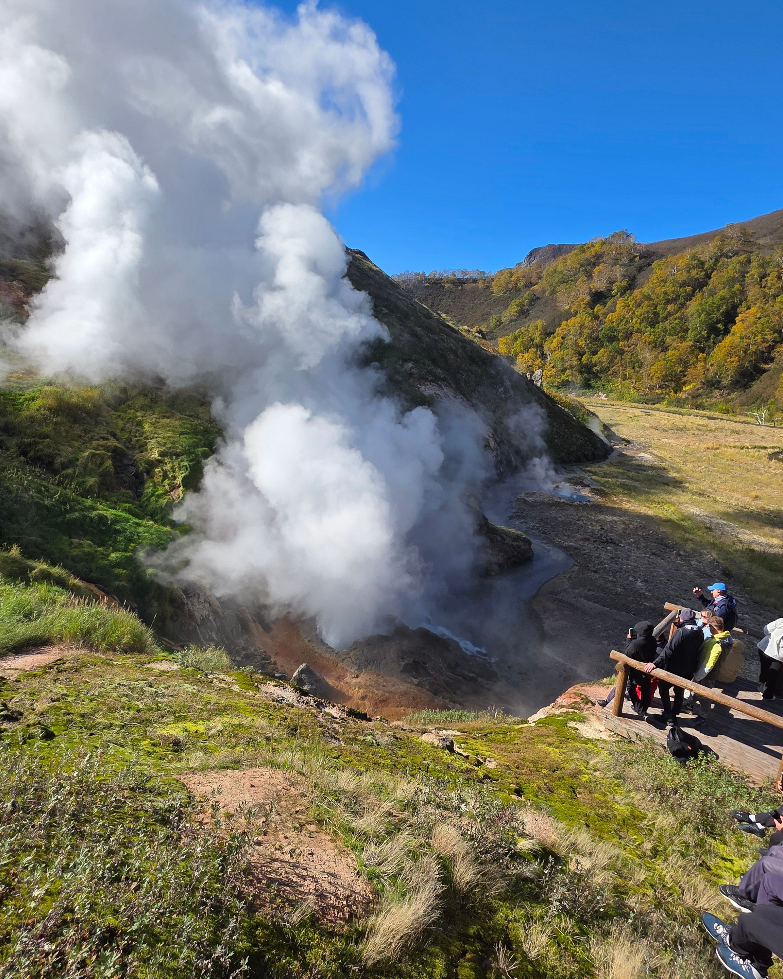 Вертолетная экскурсия в&nbsp;Долину гейзеров, кальдеру вулкана Узон и&nbsp;Налычевские горячие источники