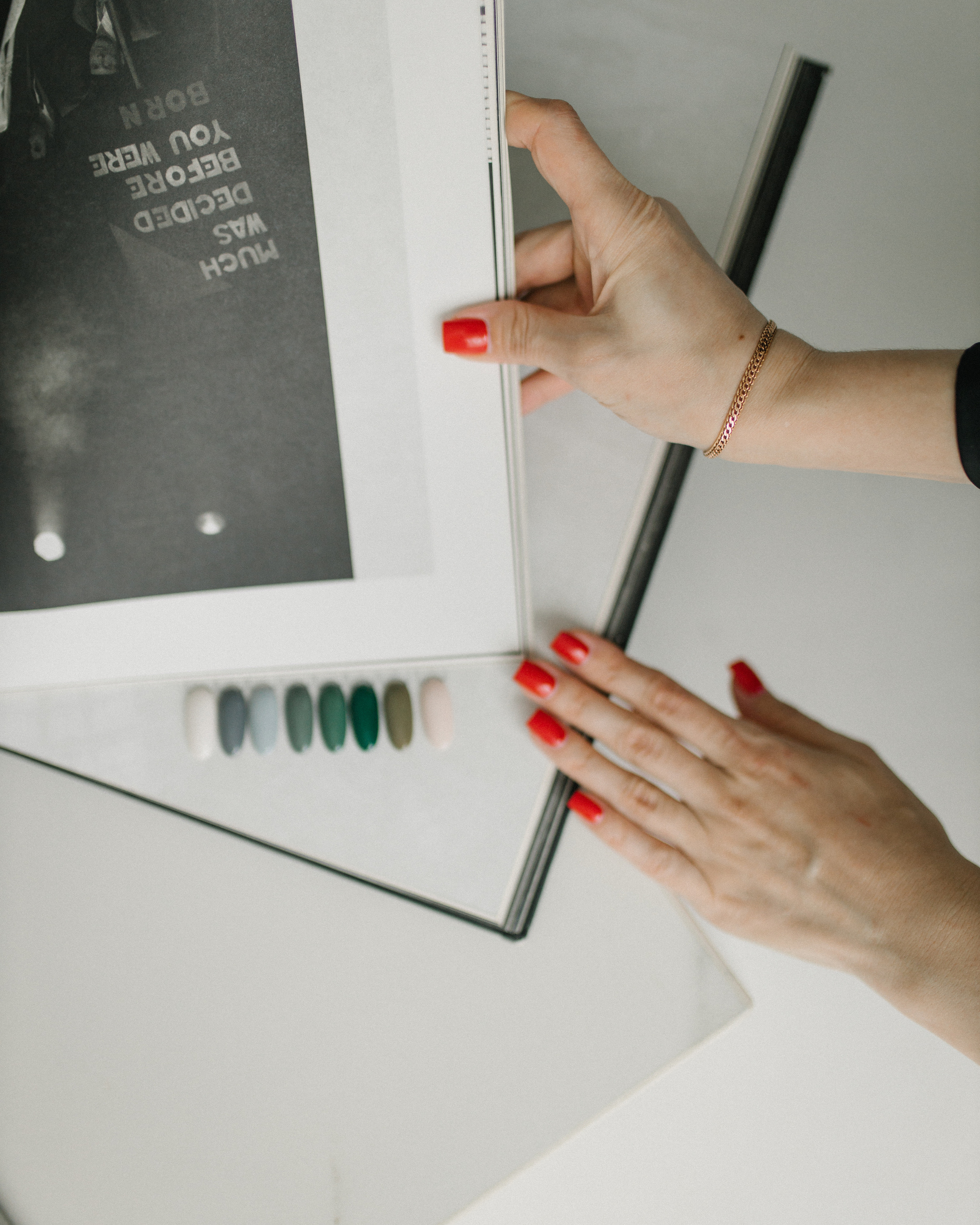 Инструктор по маникюру