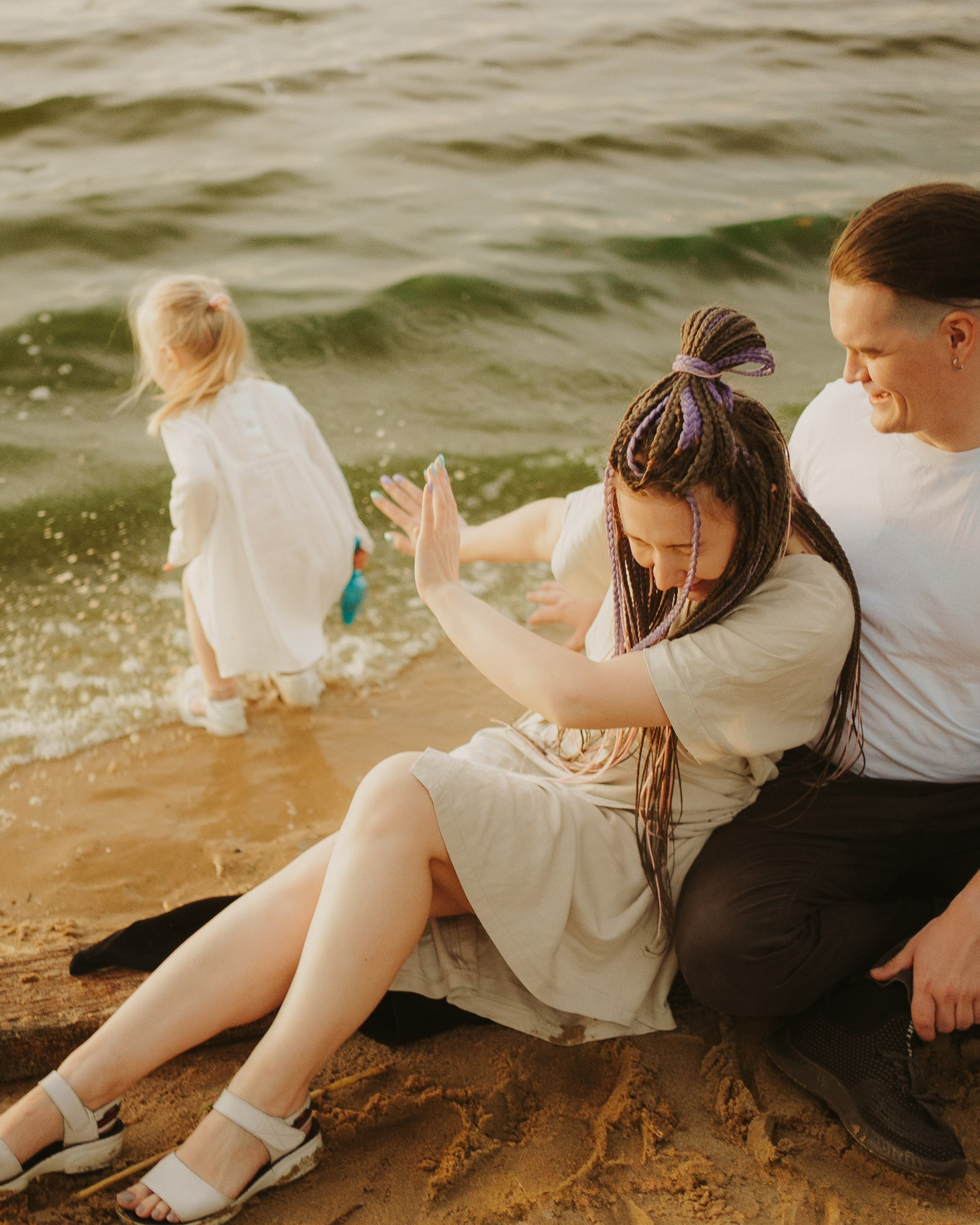 Женя, Рита и приключение Есени на берегу Волги