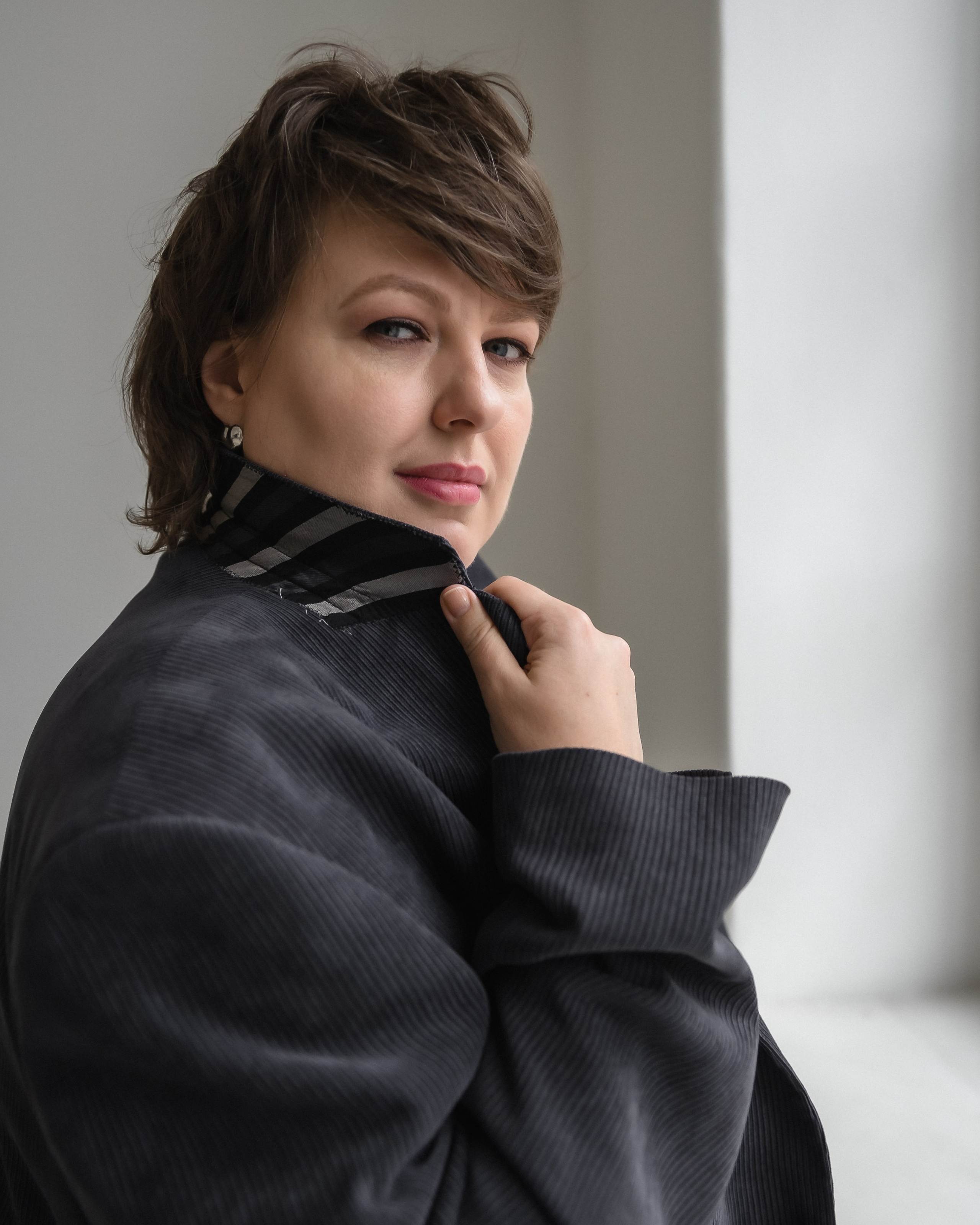 Бизнес потрет в светлом зале