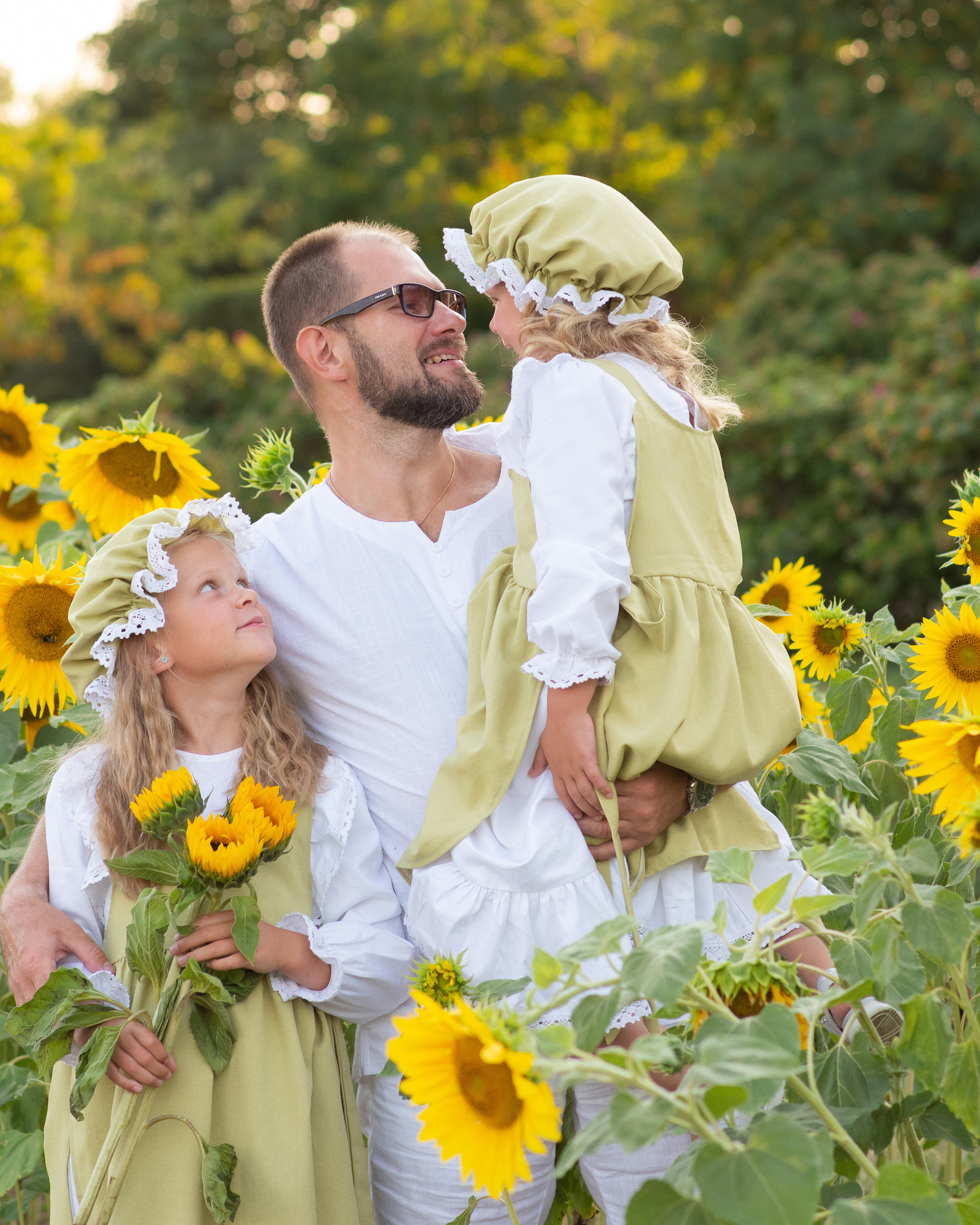 Анастасия и&nbsp;семья в&nbsp;подсолнухах