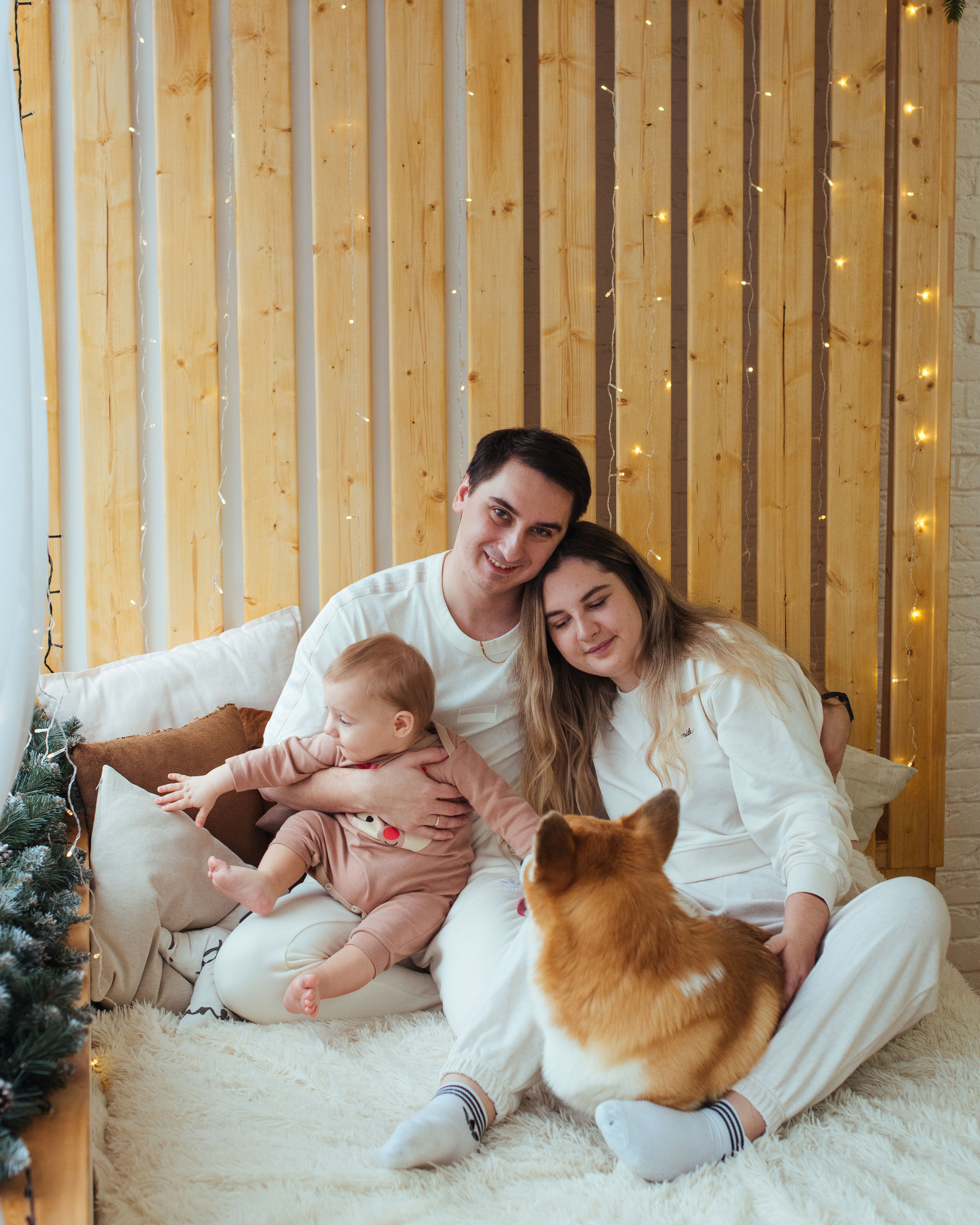 Юлия, Артем, Даня и коржик Дэни