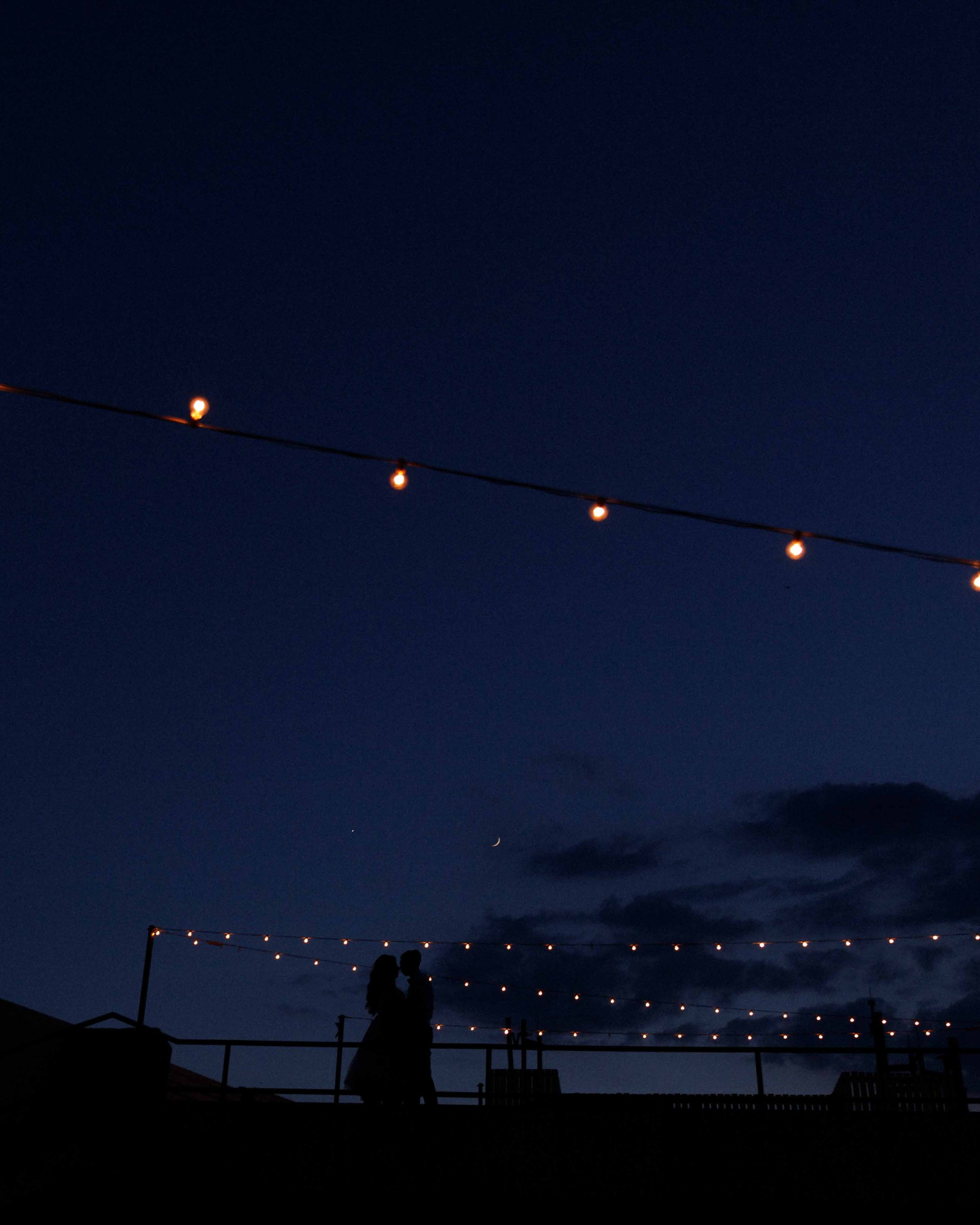 Церемония. Торт. Огни.