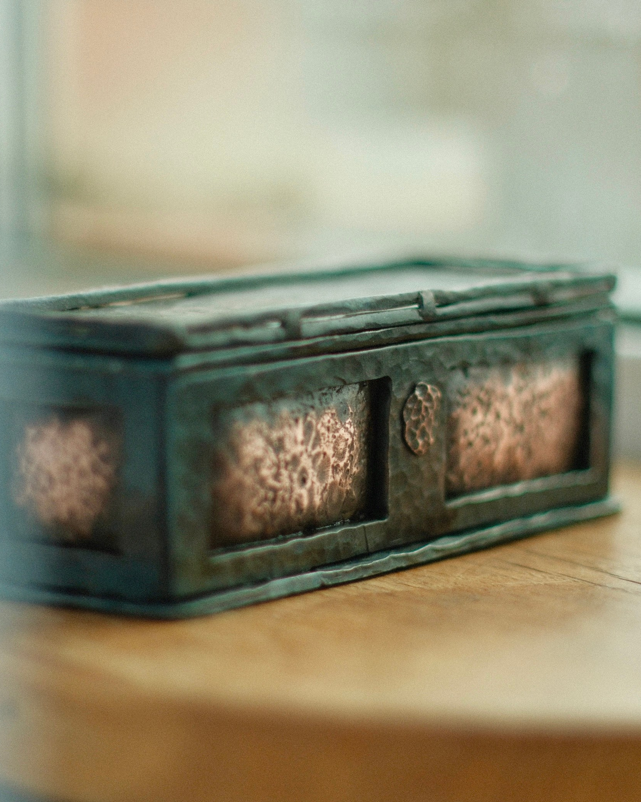 Шкатулки под старину: ручная ковка из стали и меди