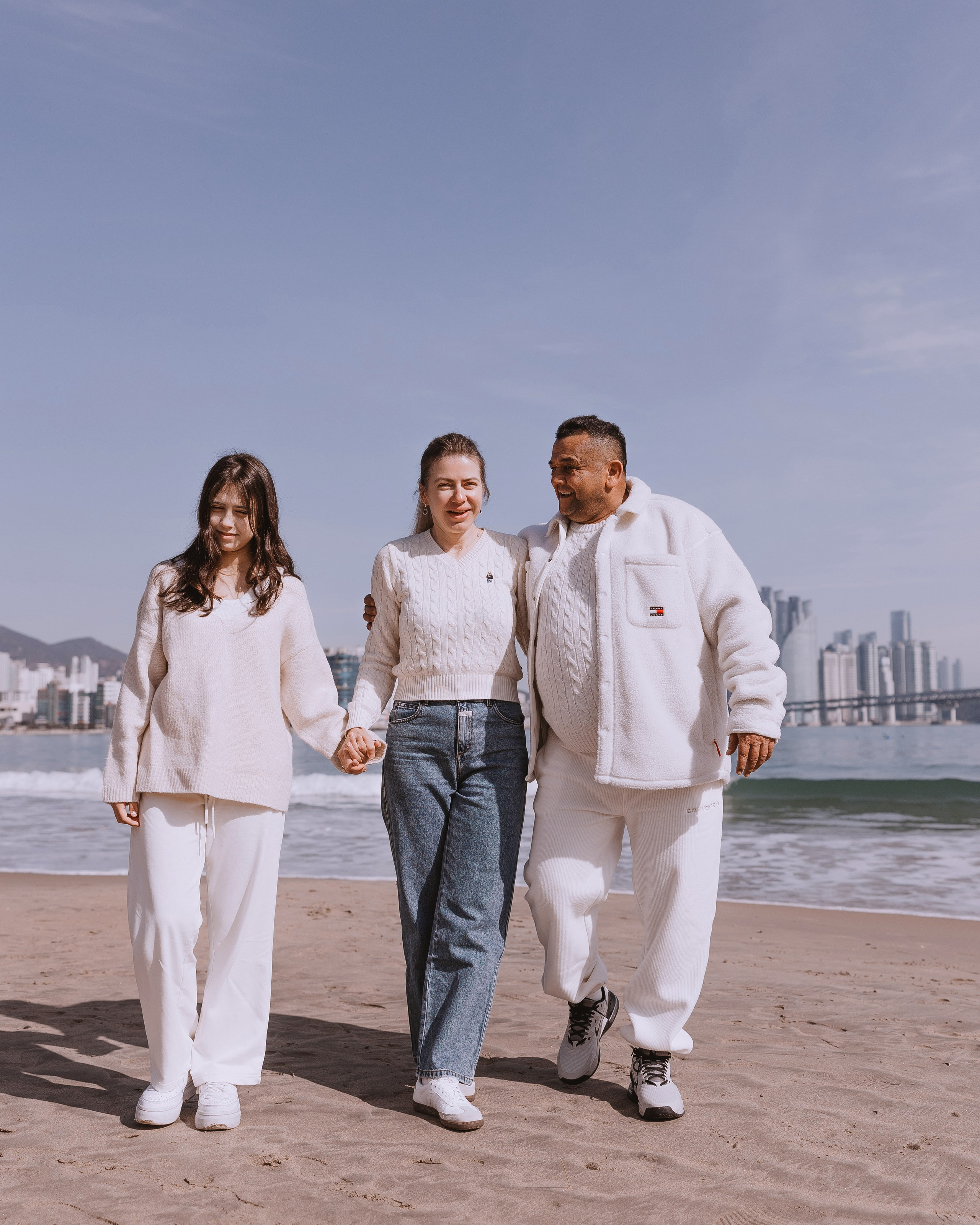 Family Photoshoot at&nbsp;Gwangalli Beach in&nbsp;Busan