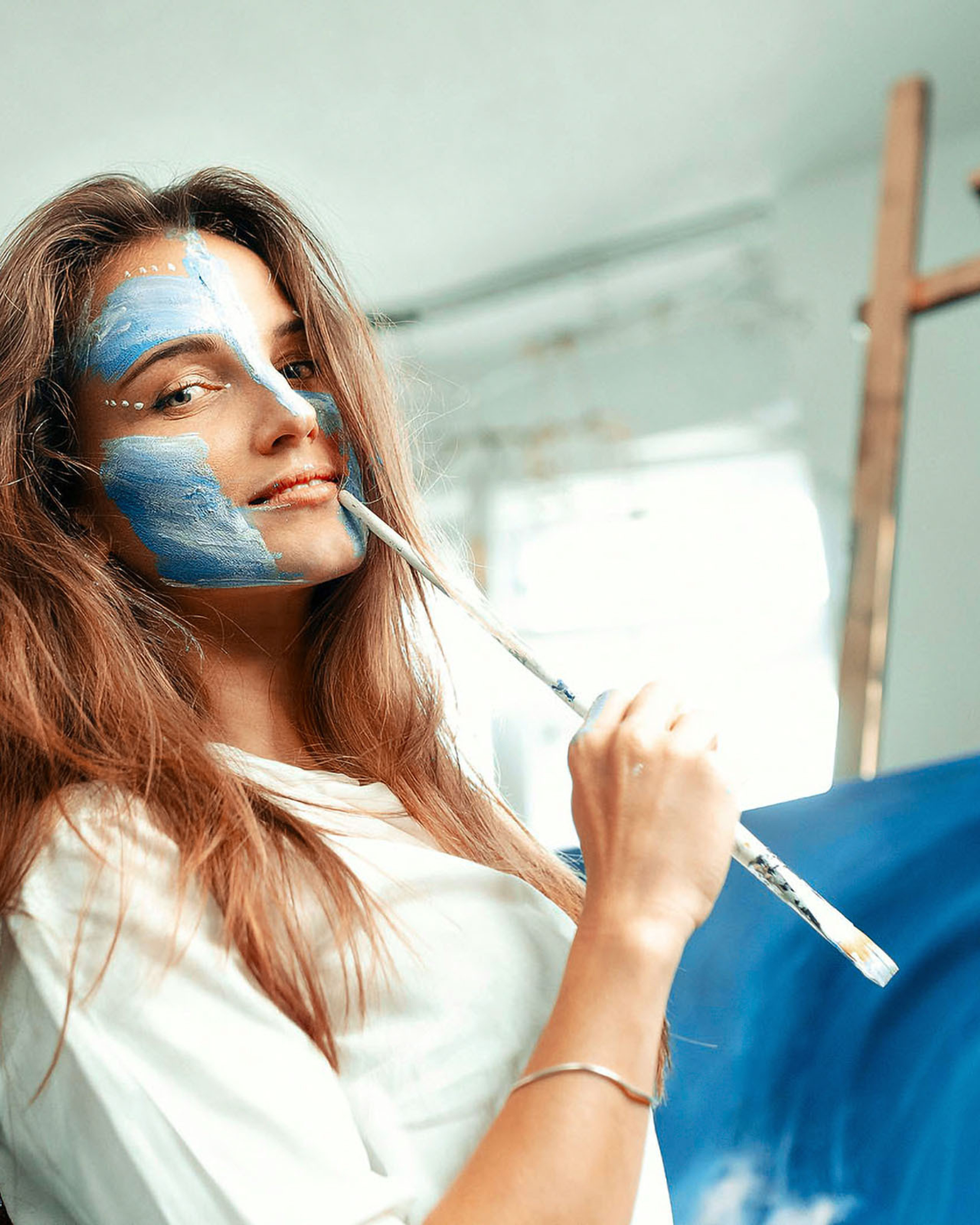 Аня. Жанровый женский портрет в художественной мастерской