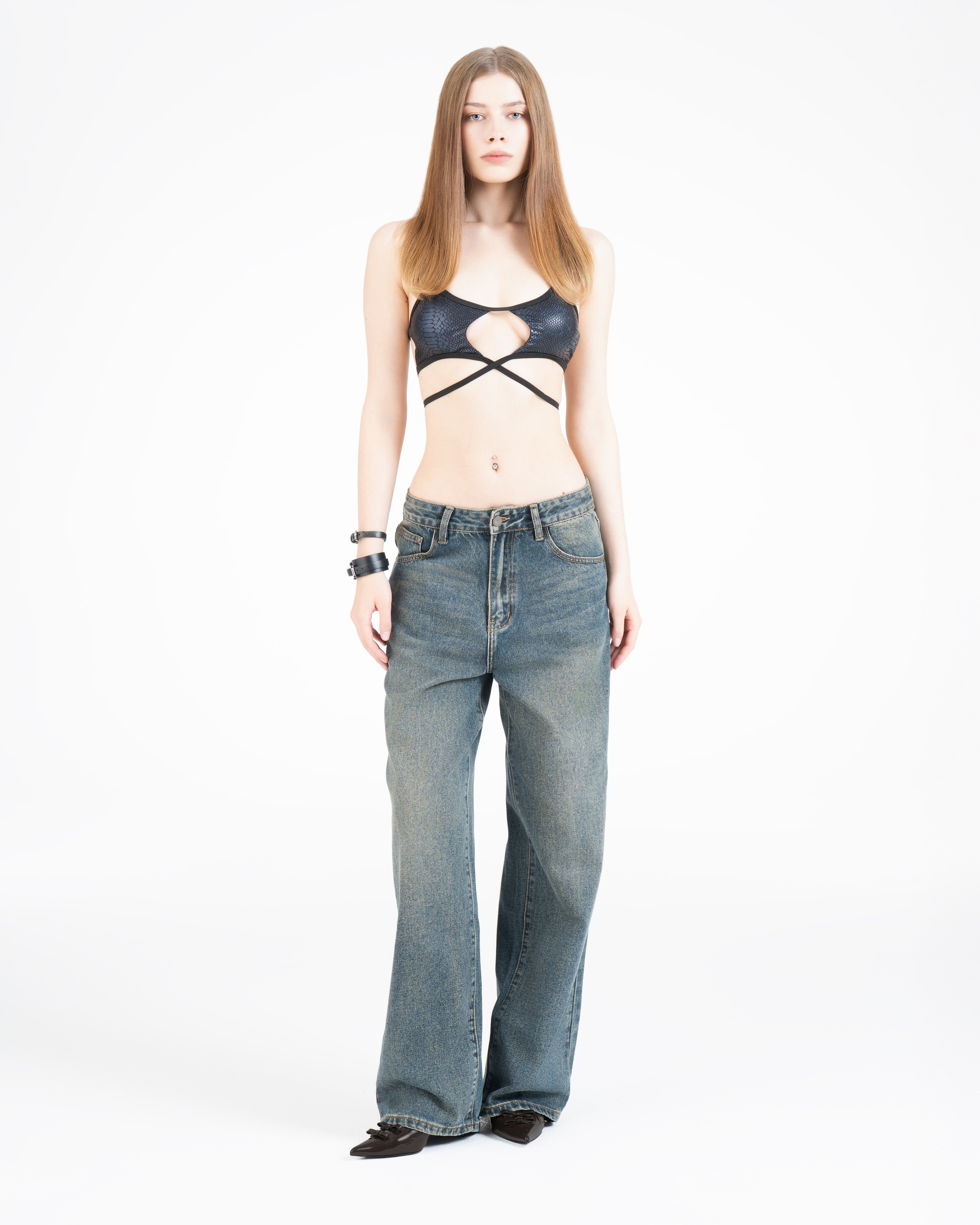 Каталожная съемка джинсовой одежды