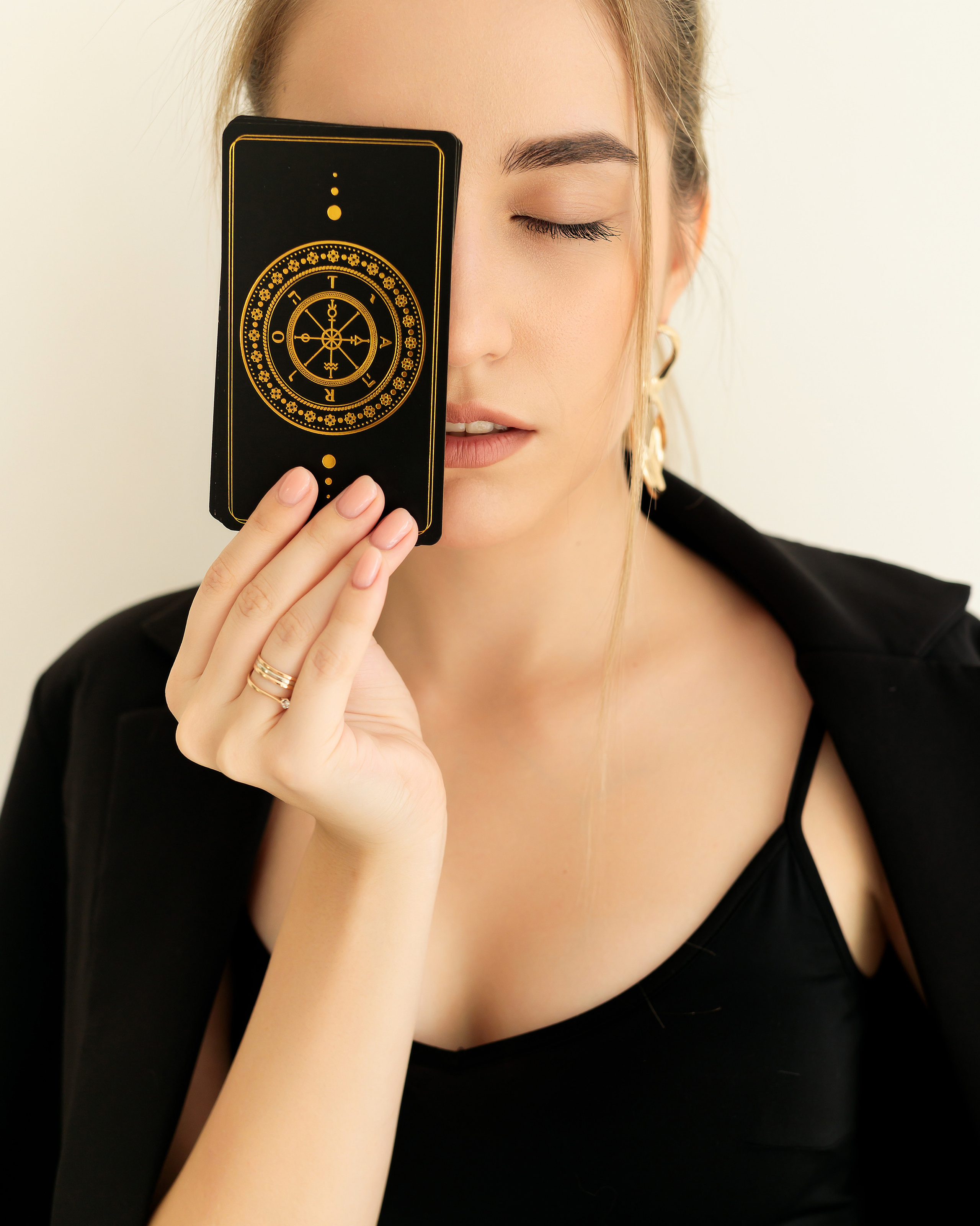 Case tarot reader