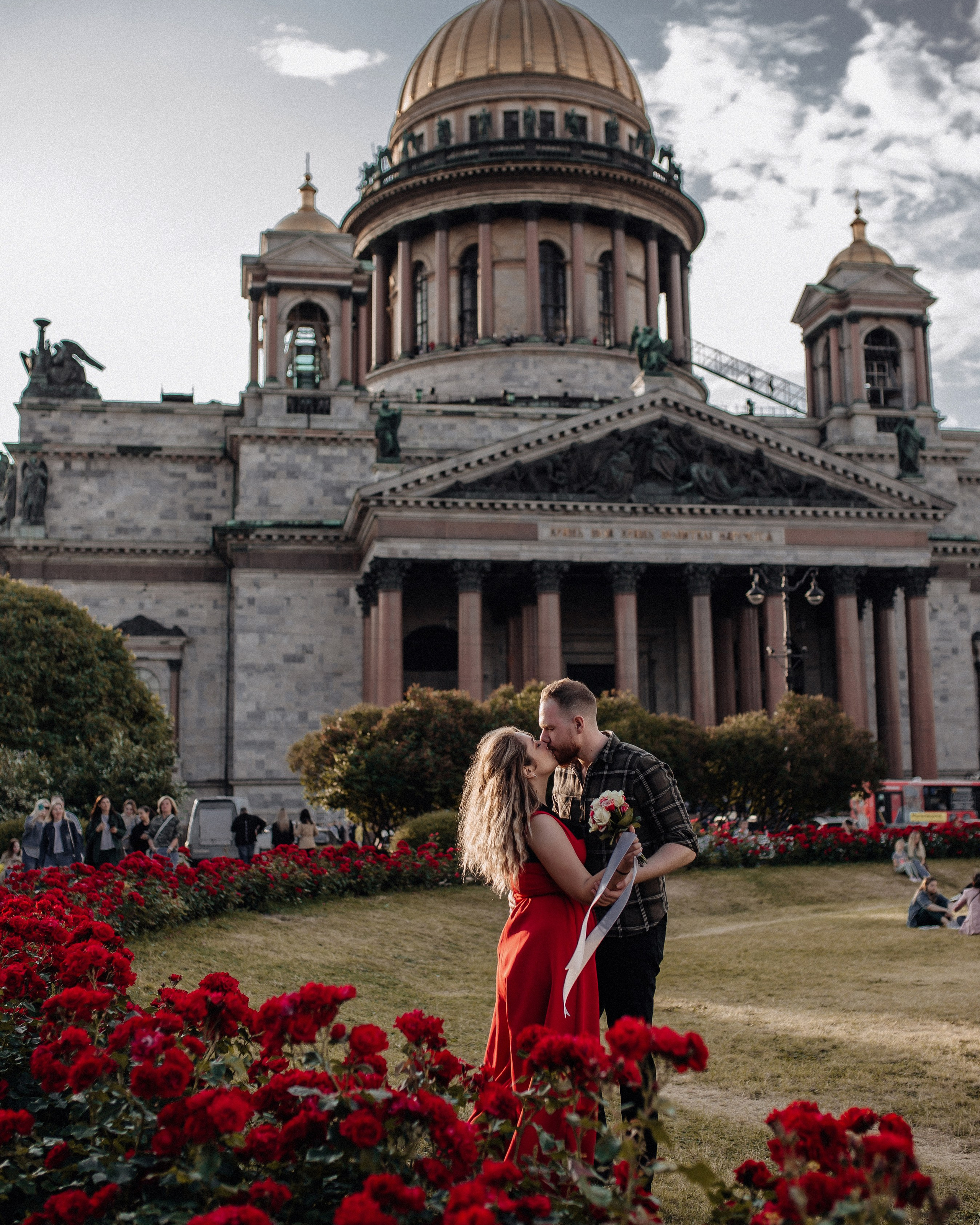 Красные розы