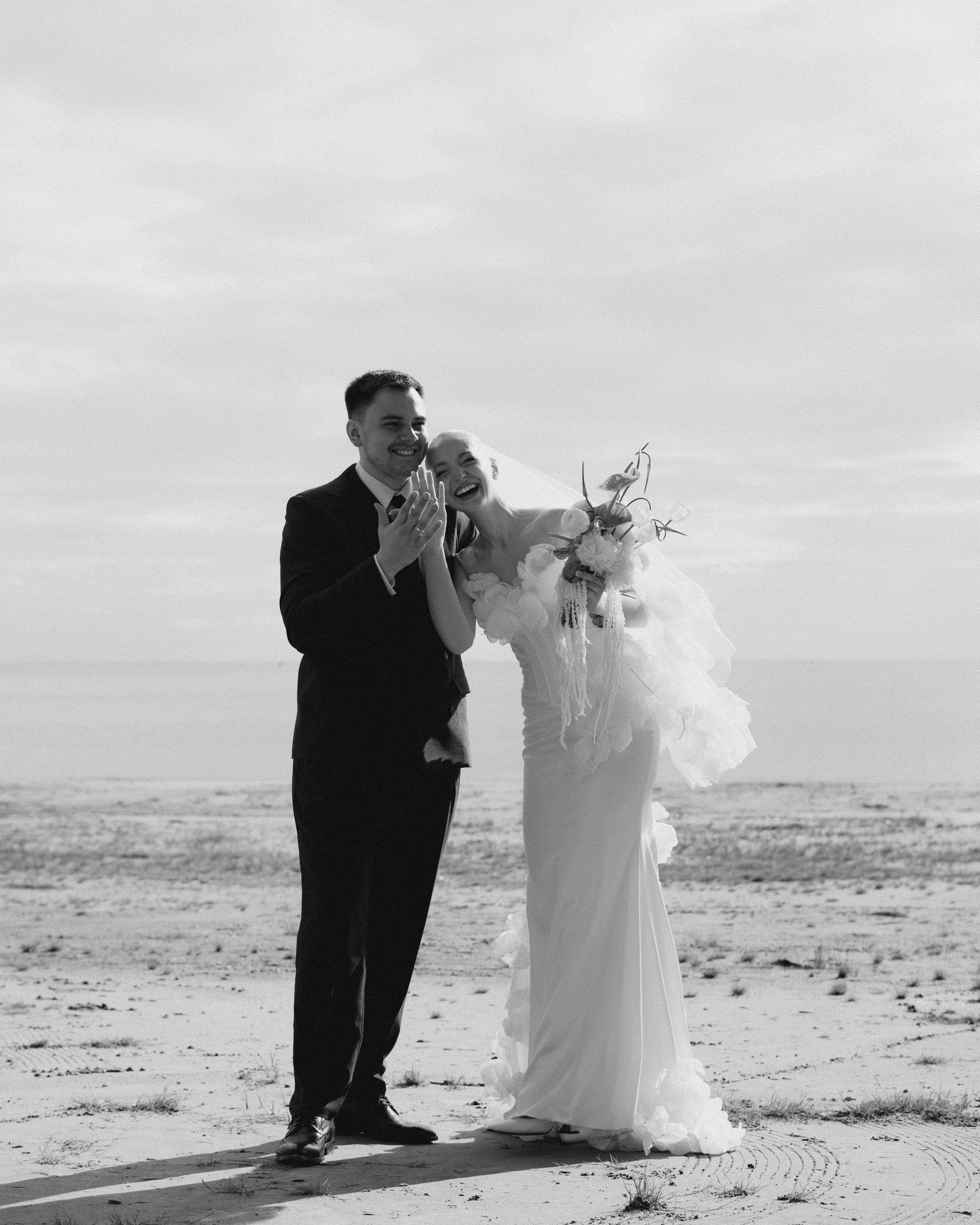 МОМЕНТОВ МОРЕ