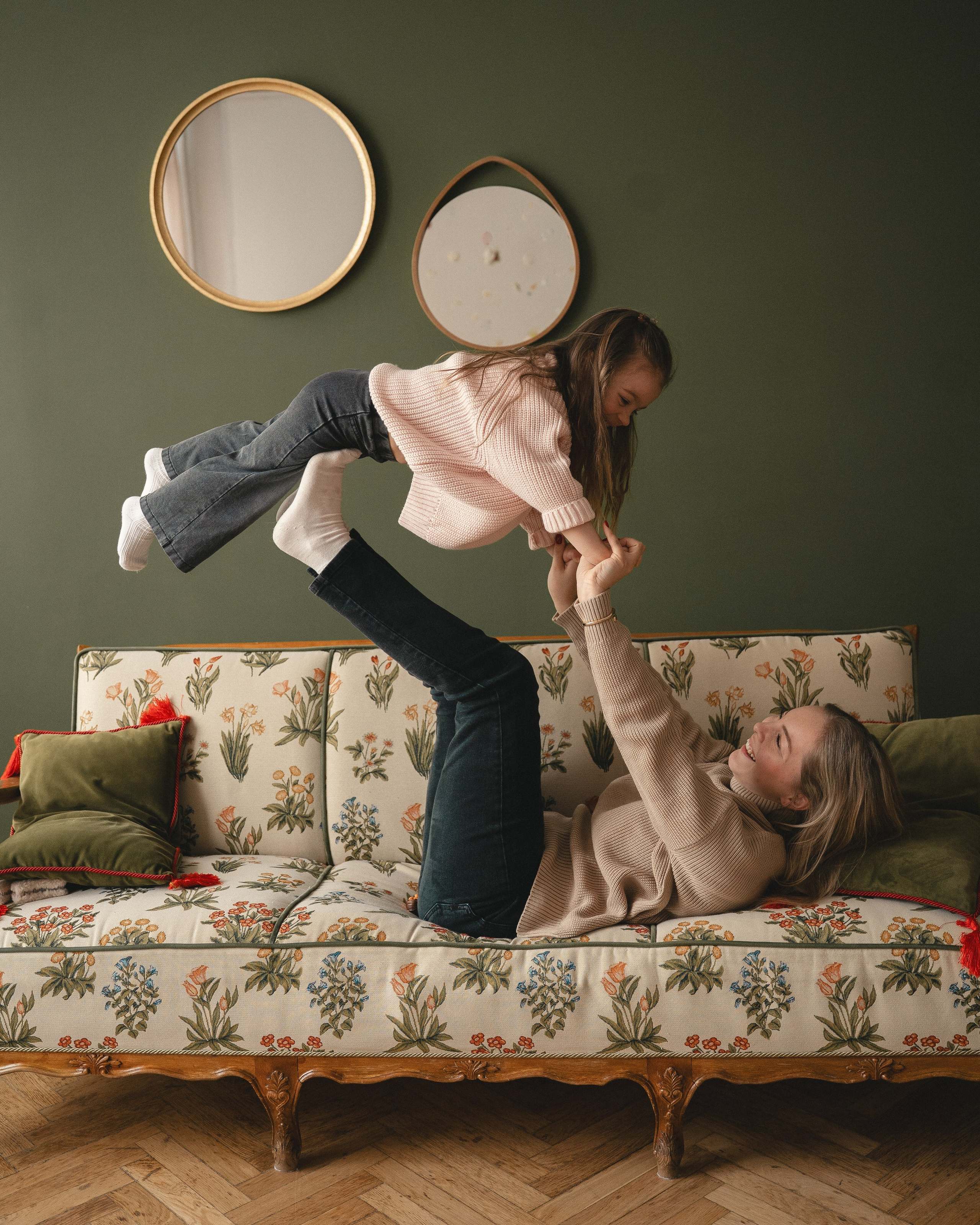 Оля и Настя