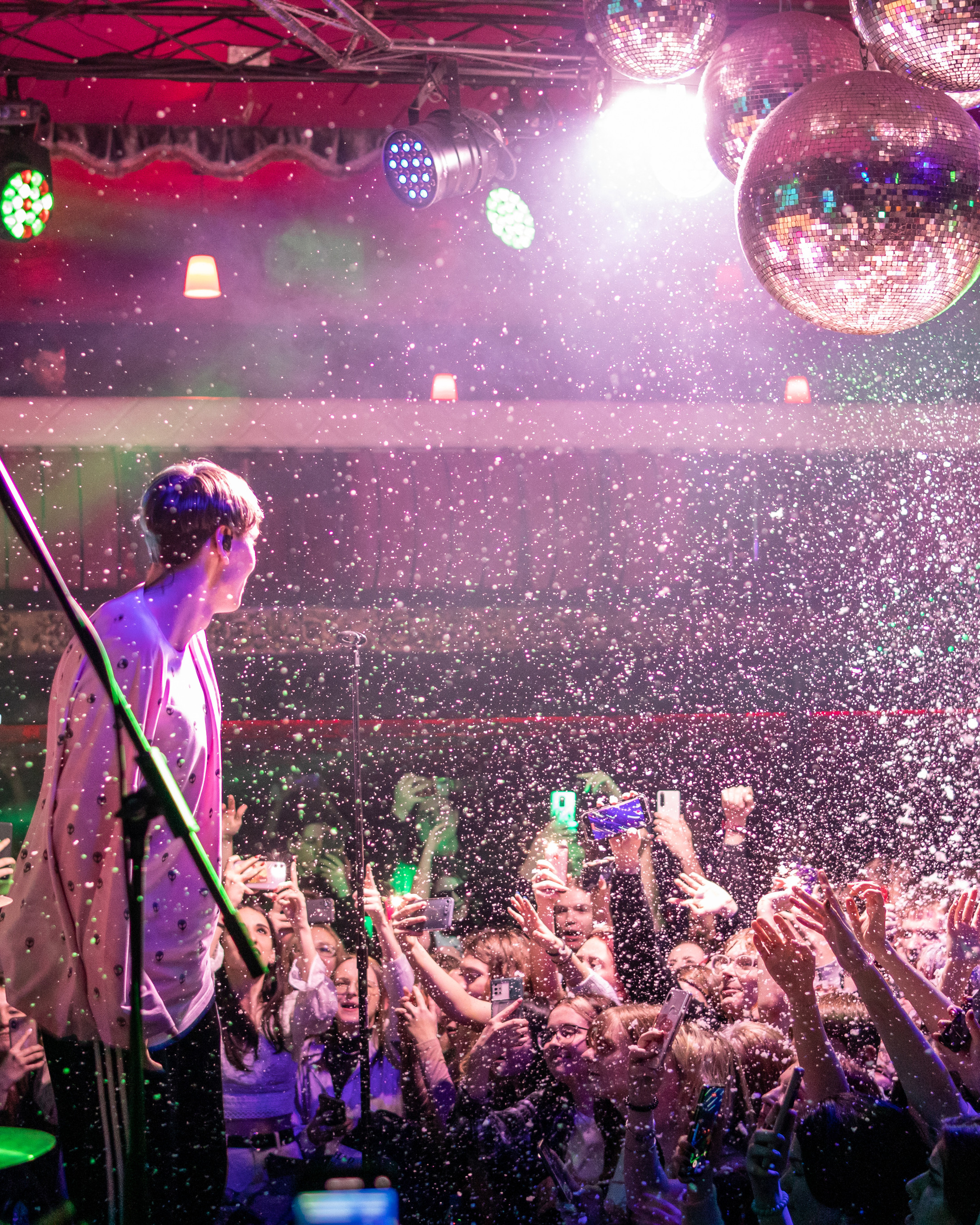 КОСМОНАВТОВ НЕТ