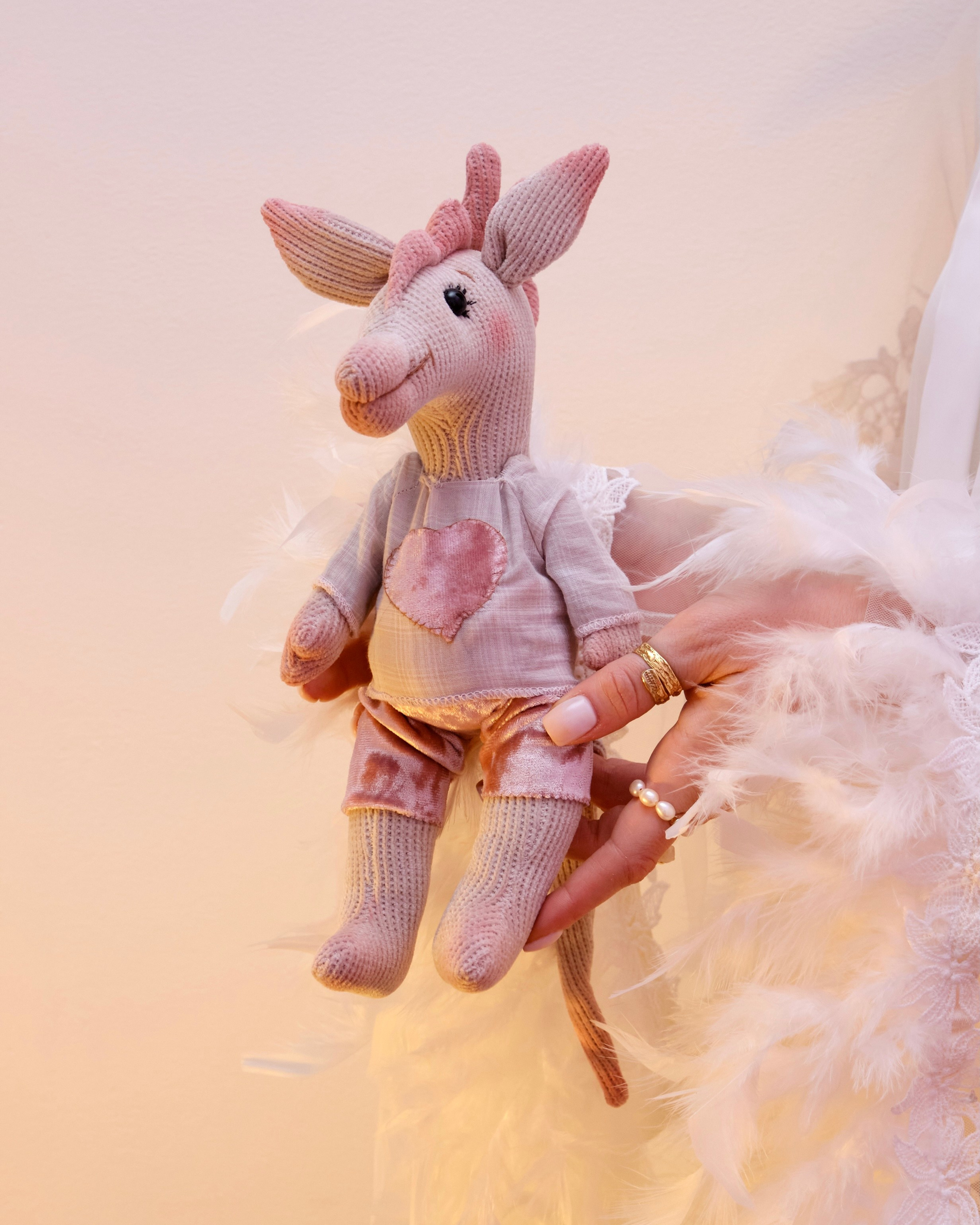 Игрушки и подушки