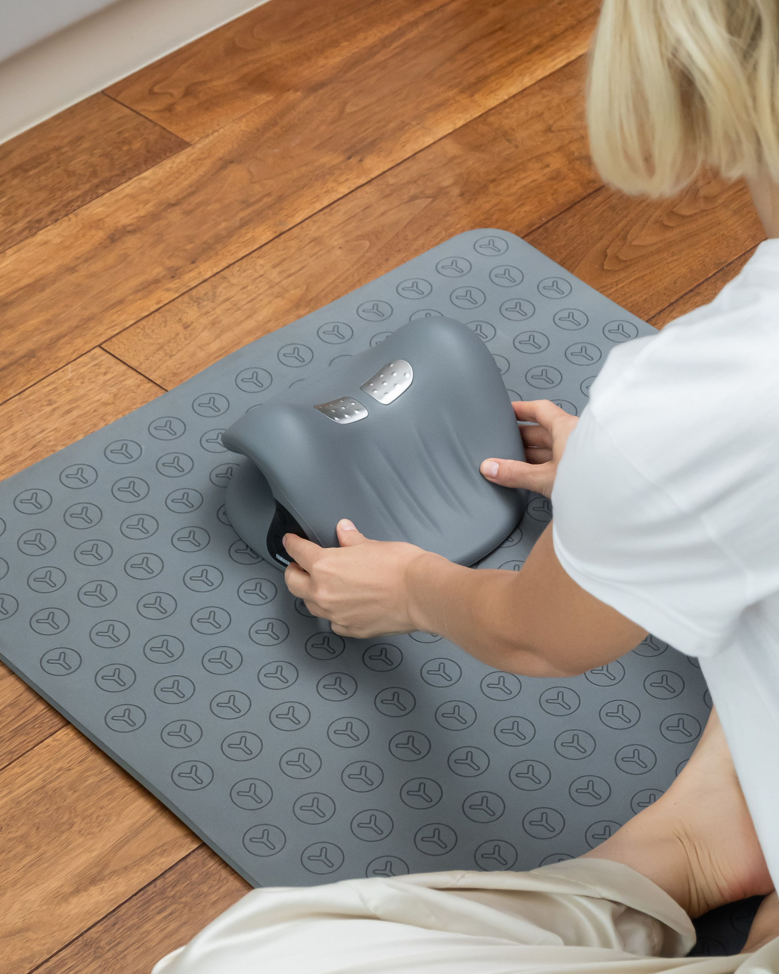 Съемка модели и товара с искусственным светом