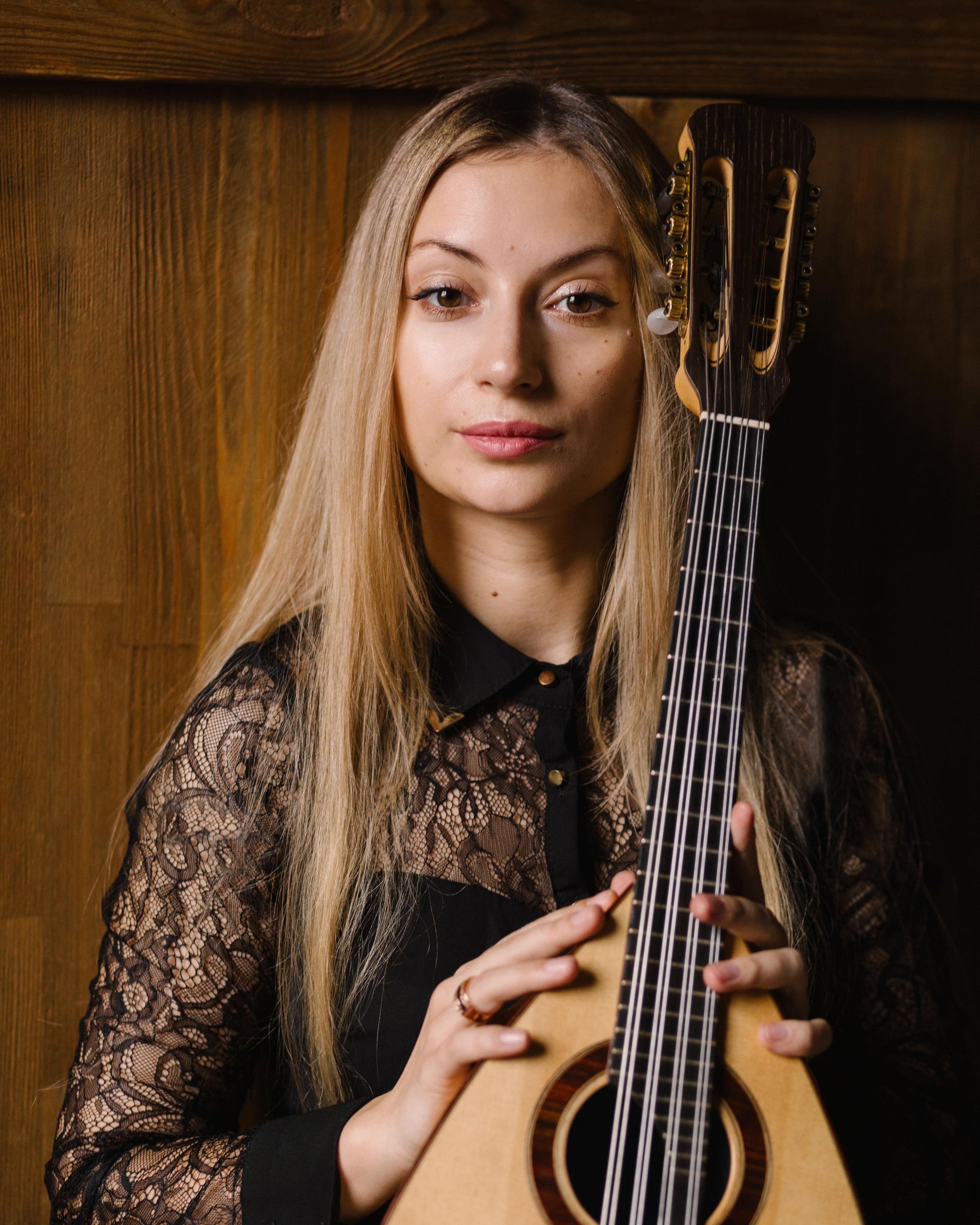 Таня с Мандолой