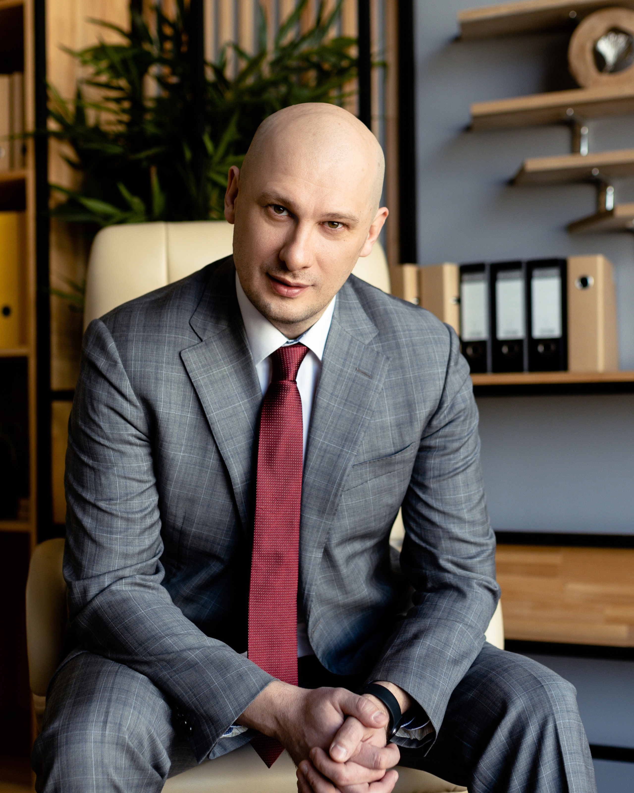 Леонид, деловой портрет