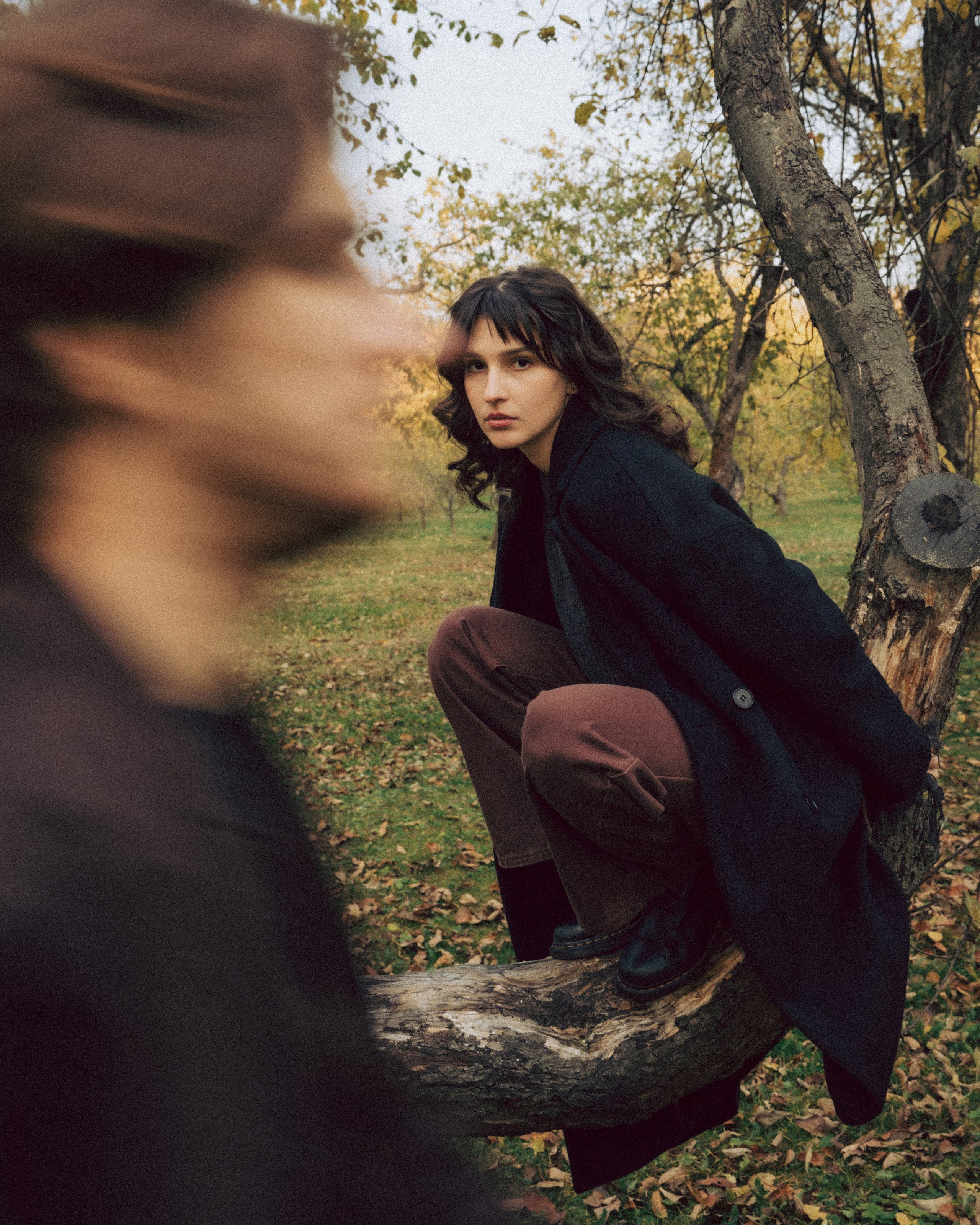 спрячем руки в руки