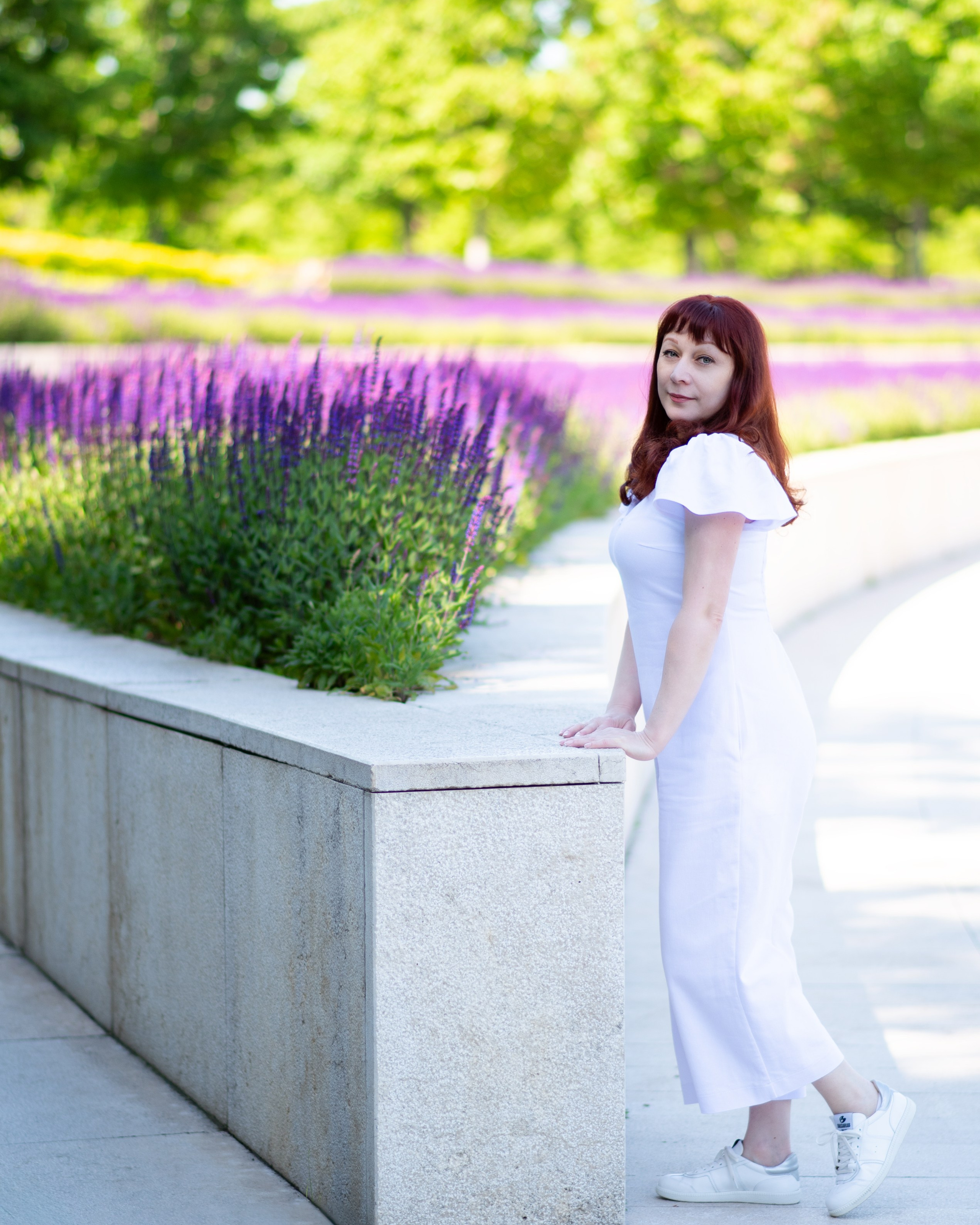 Людмила с шалфеем в парке Галицкого