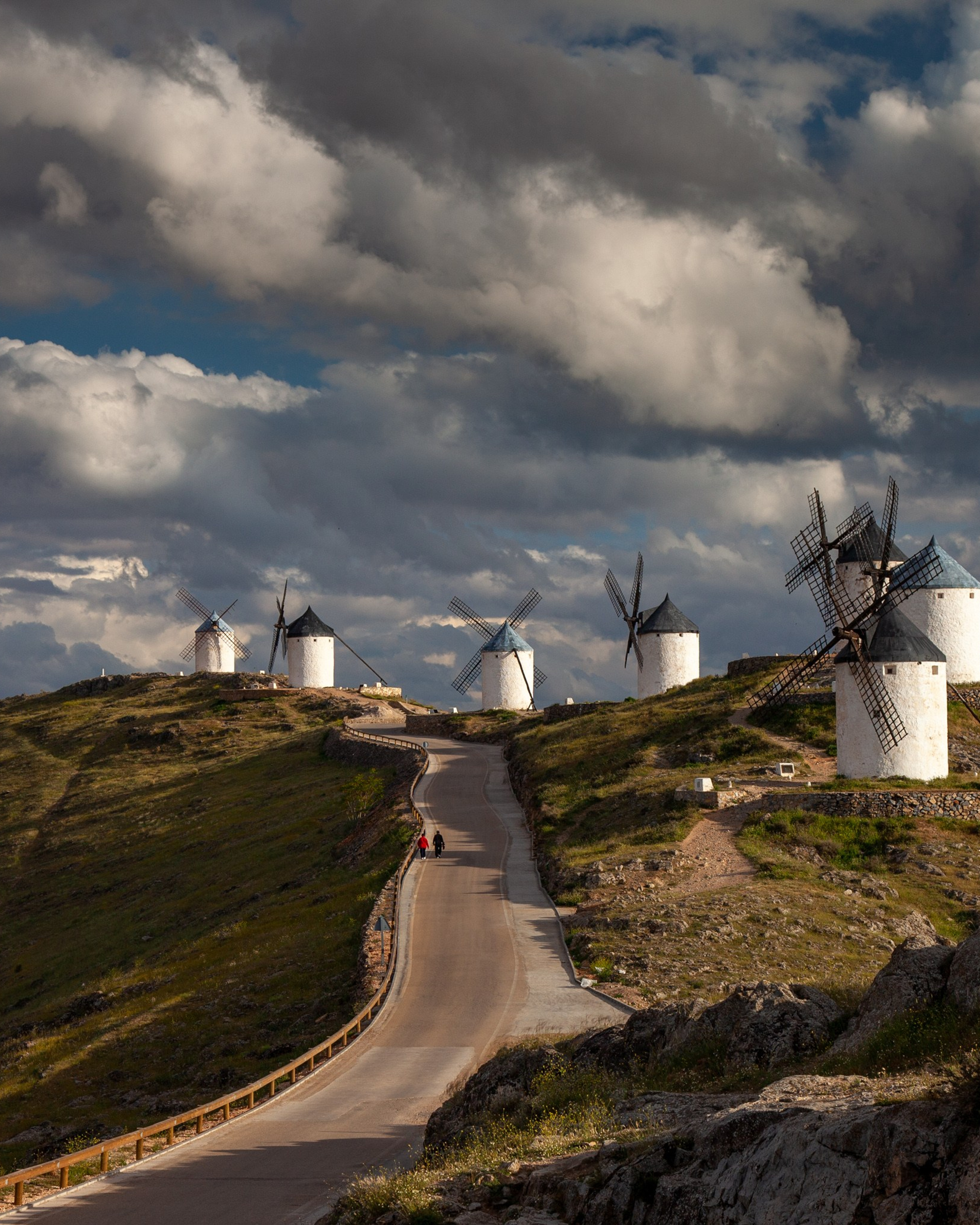 Consuegra España Molinos de viento de Don Quijote en la provincia de Toledo, Испания 2010