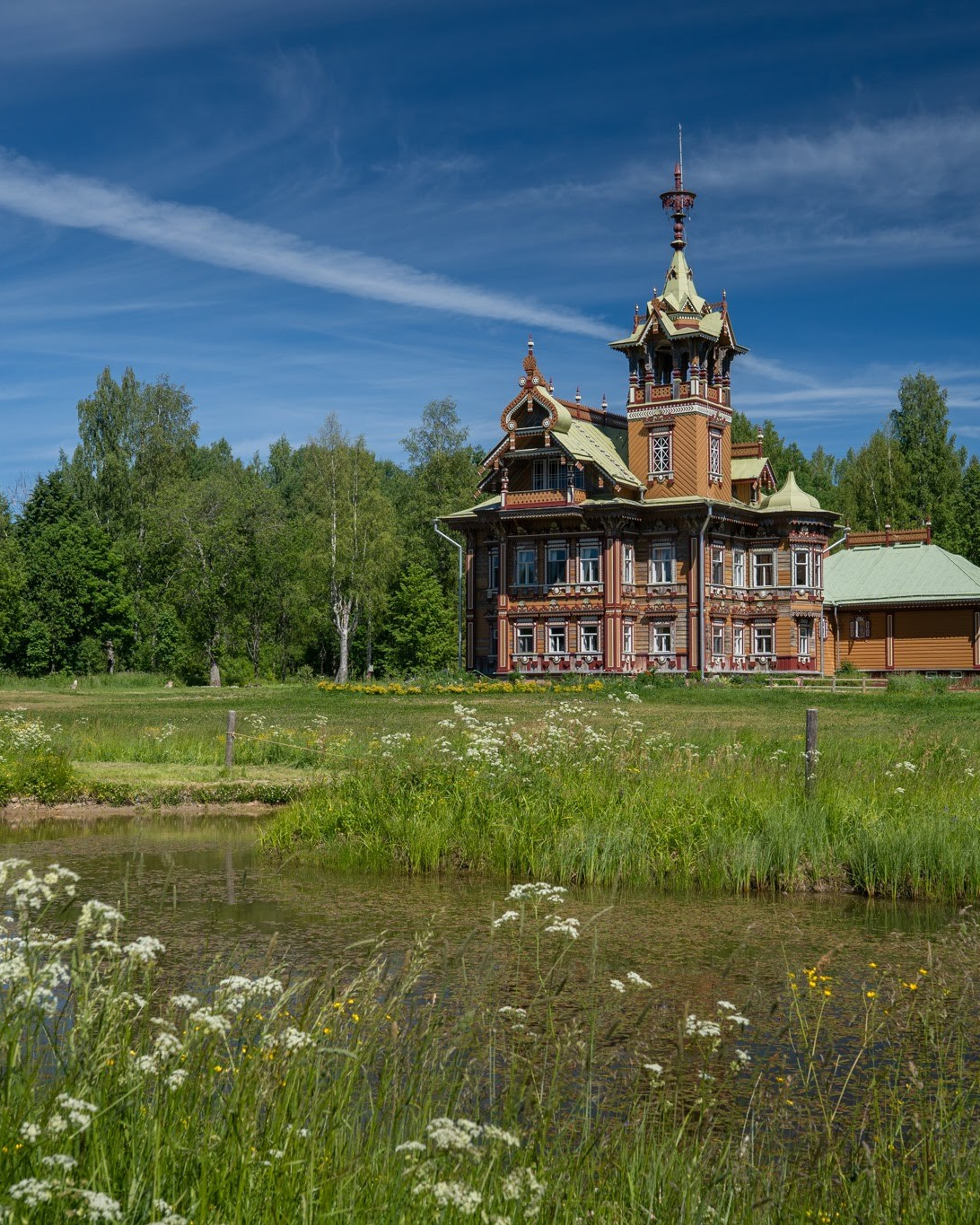 Кострома, Асташово, Восстановленный терем в псевдо- русском стиле