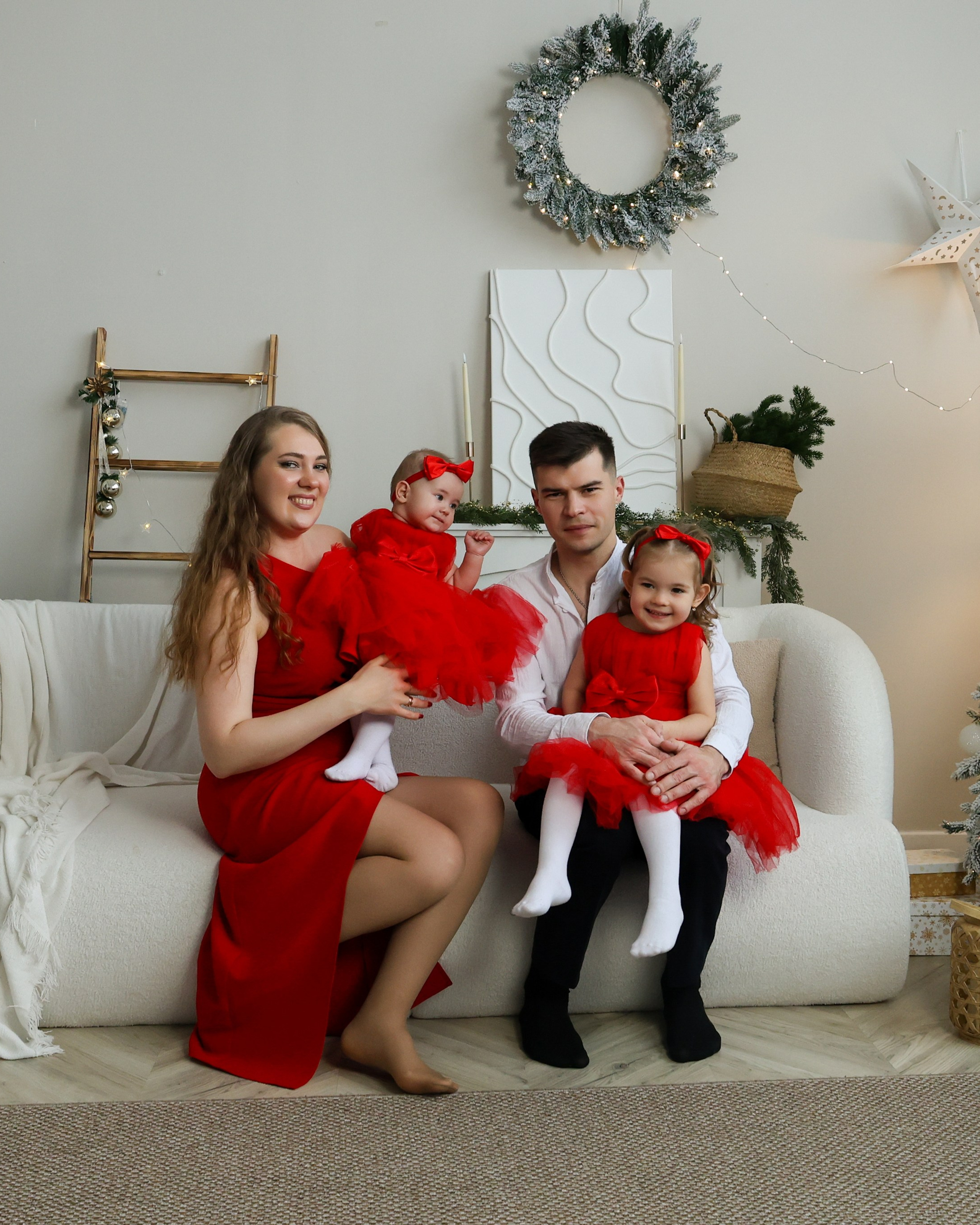 Семейная Новогодняя съёмка. Виктория, Александр, Милана и Ульяна