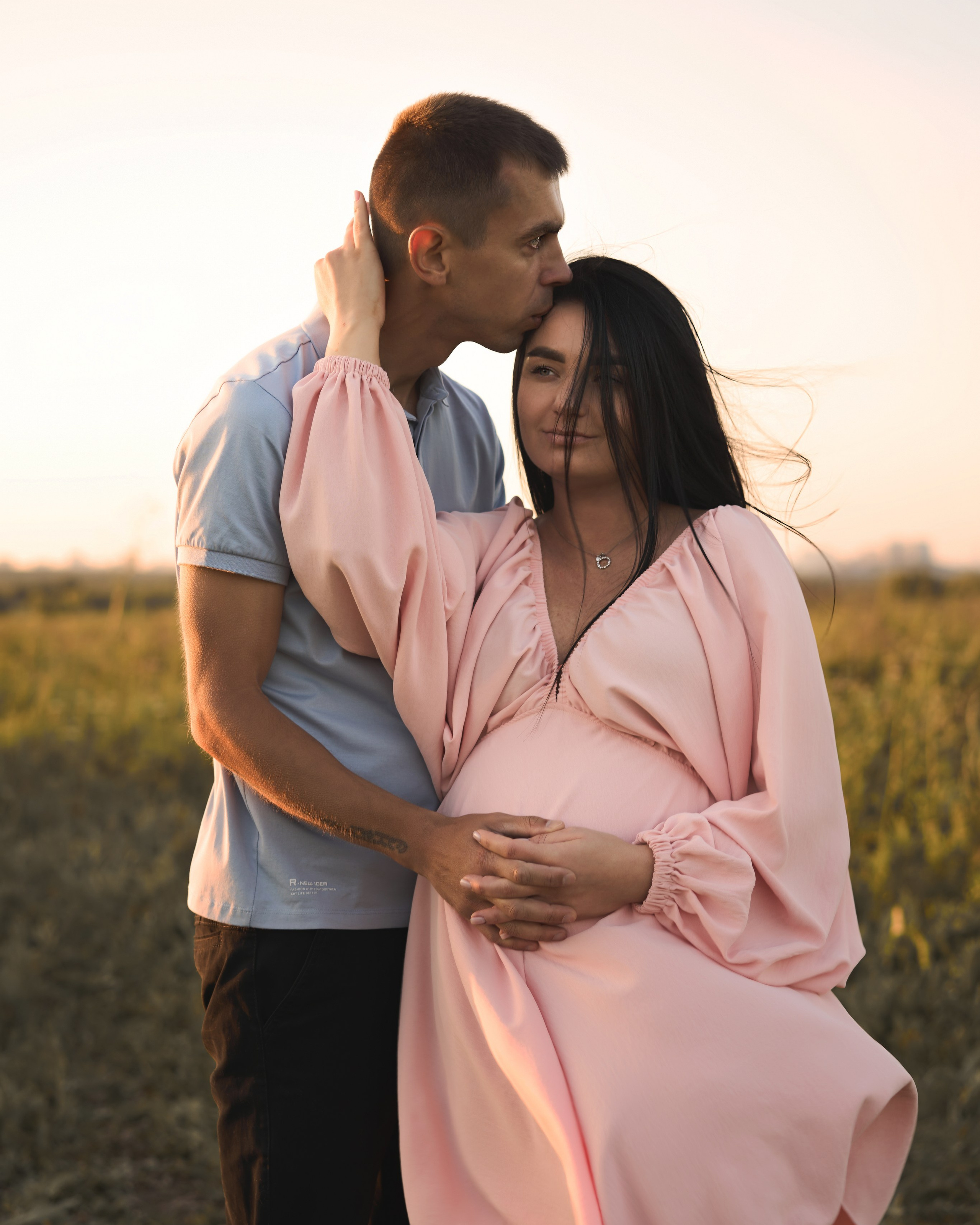 Семейная фотосессия беременность на&nbsp;закате