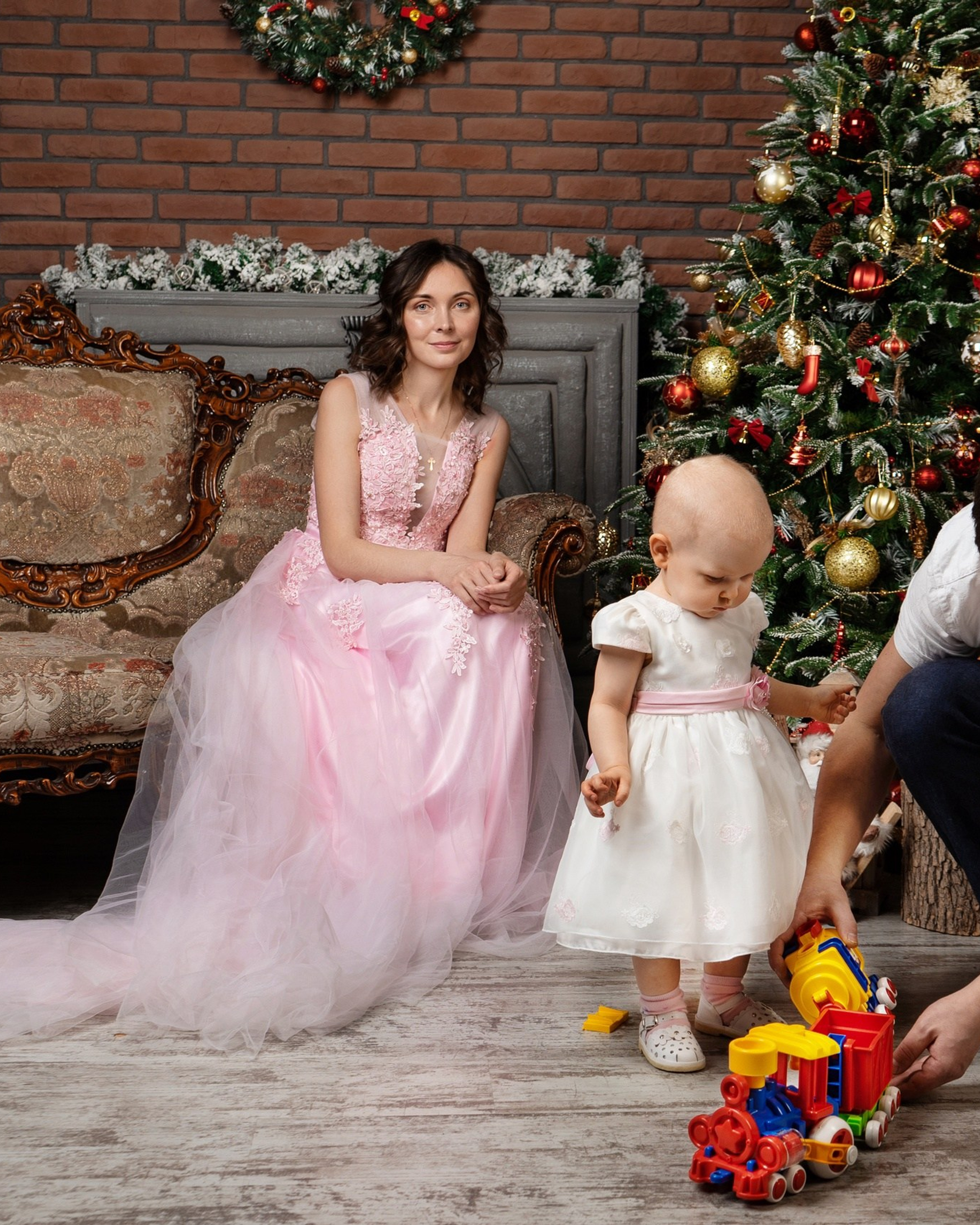 Семейная фотосессия в&nbsp;студии с&nbsp;искусственным светом