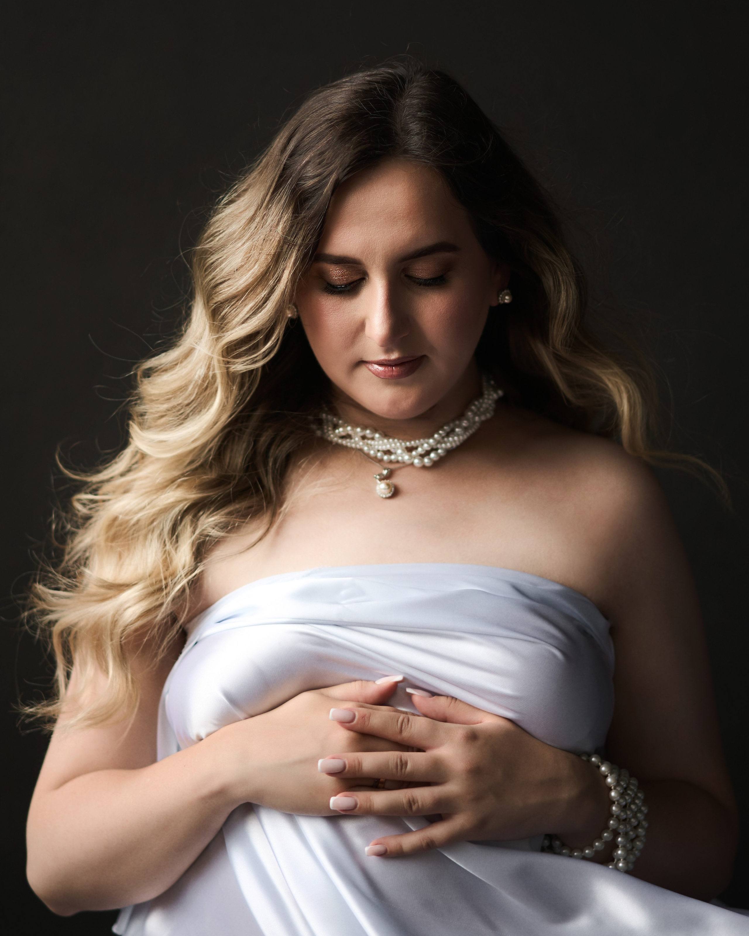 Фотосессия беременной в&nbsp;ткани