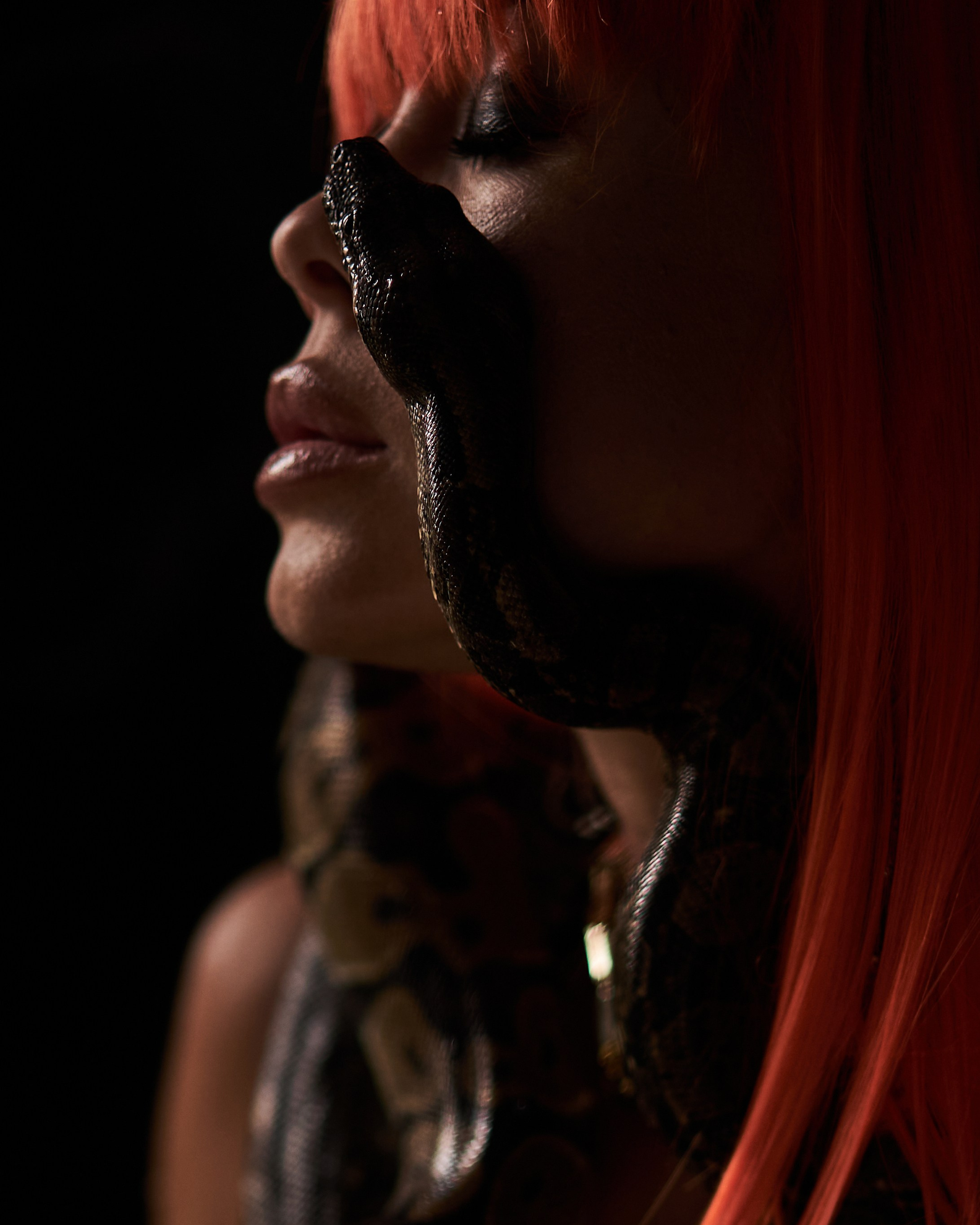 Будуарная фотосессия в&nbsp;студии с&nbsp;змеями