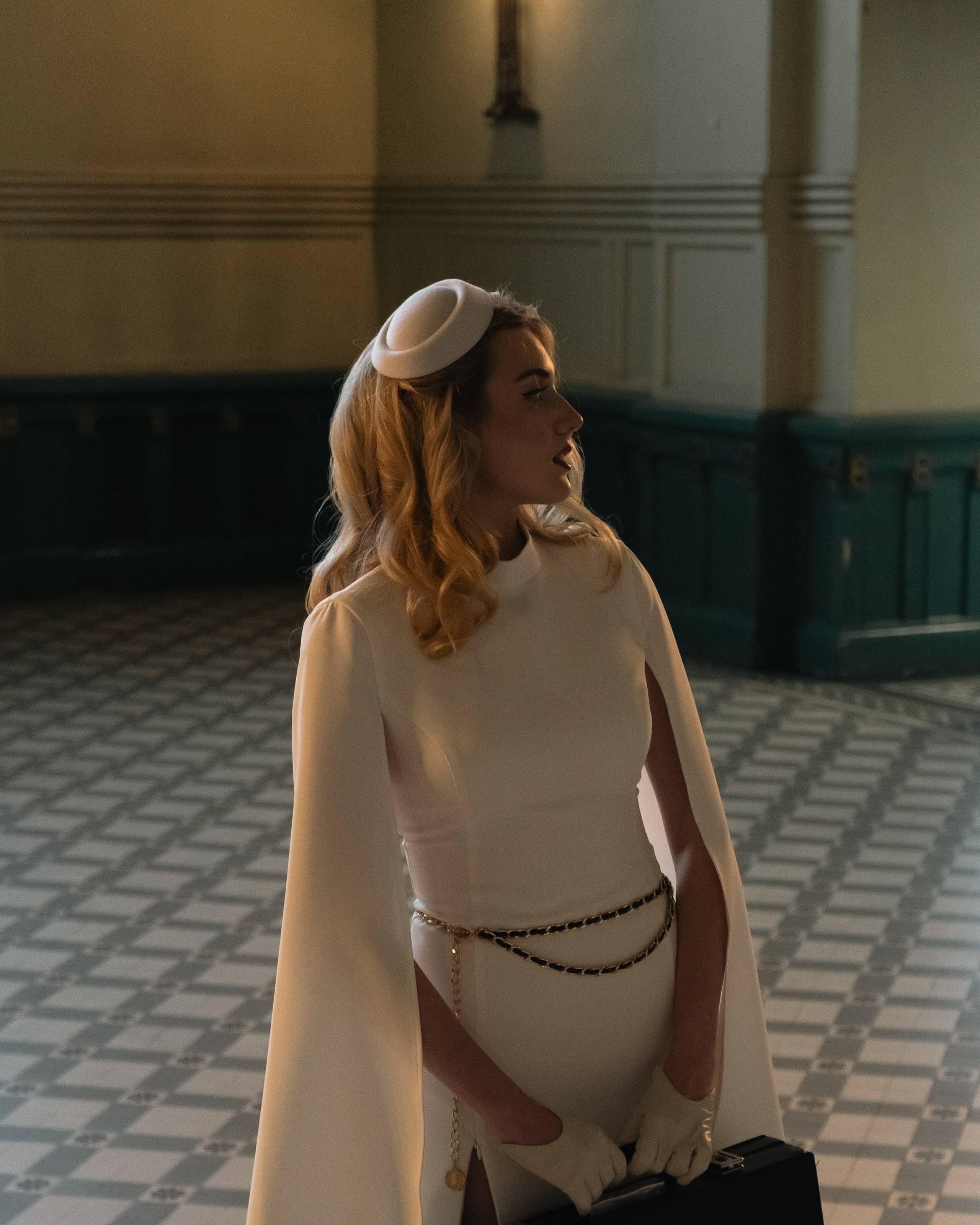 Женский портрет. Витебский вокзал