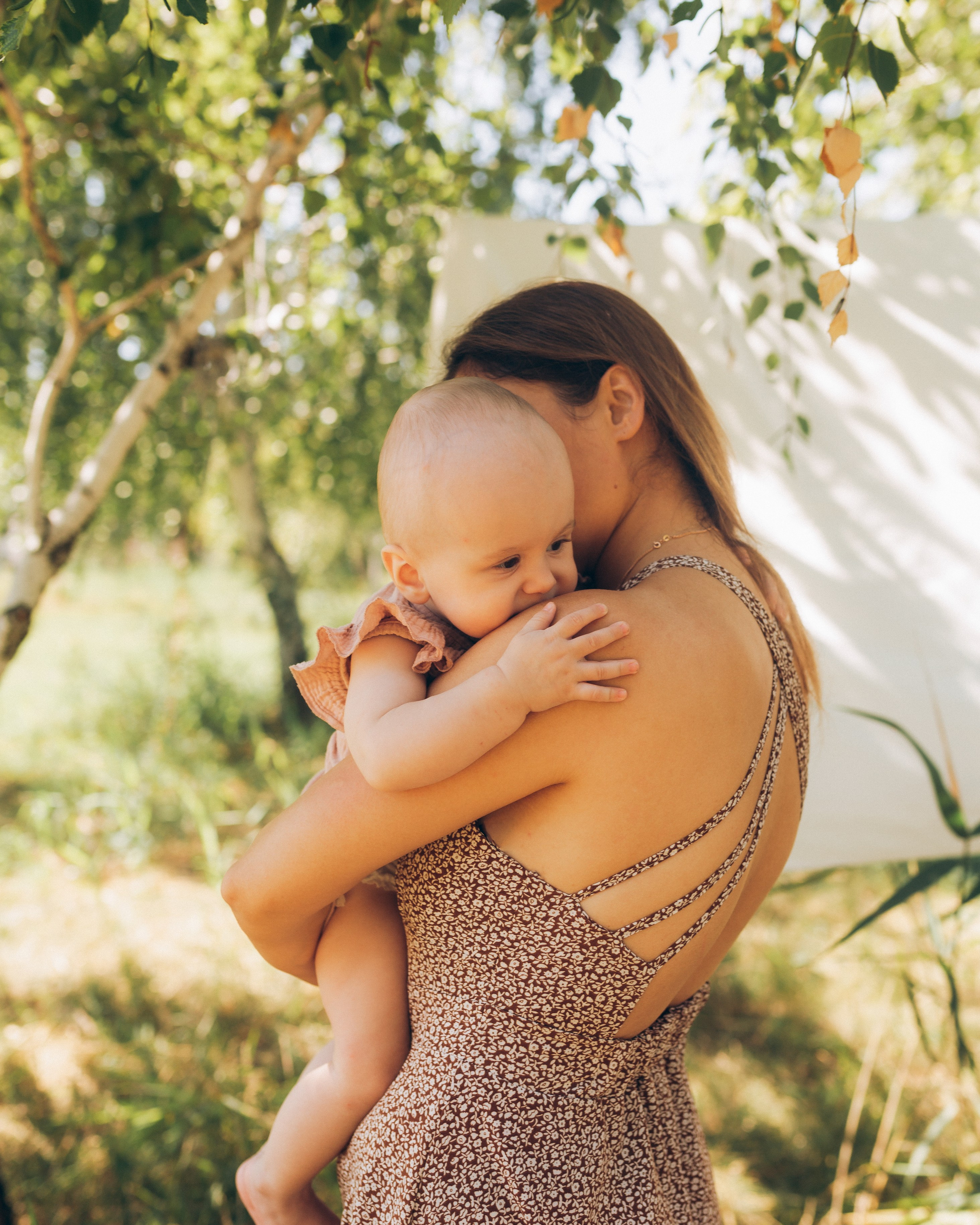 Девочки в березовой роще