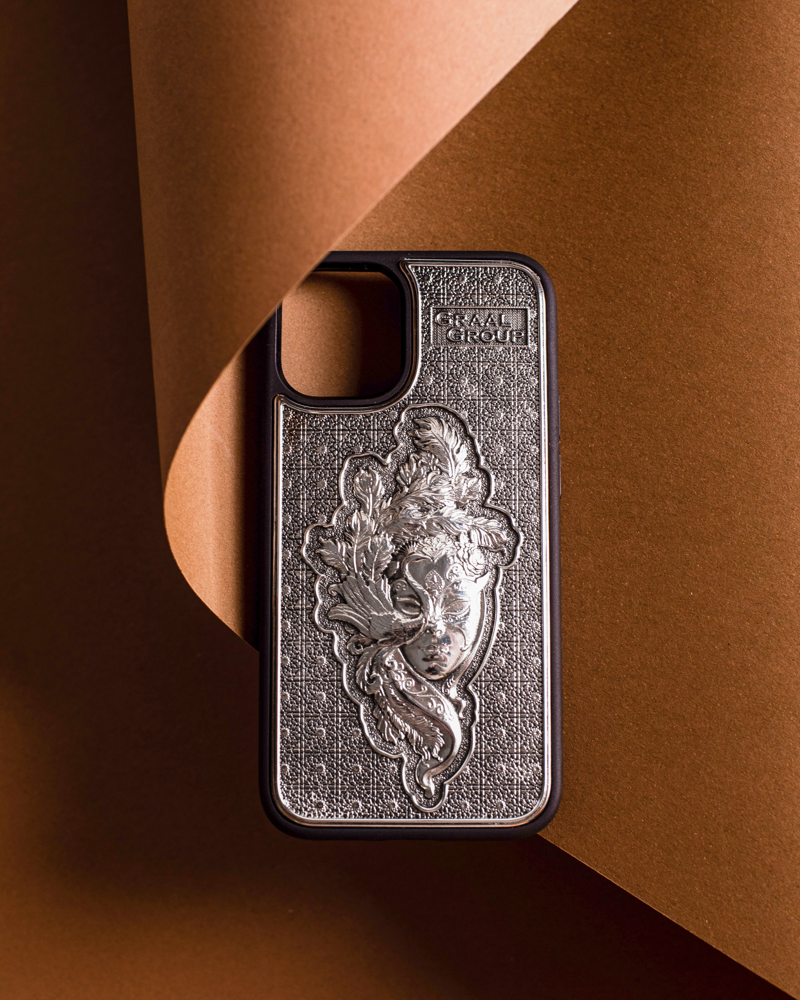 Чехлы на телефон